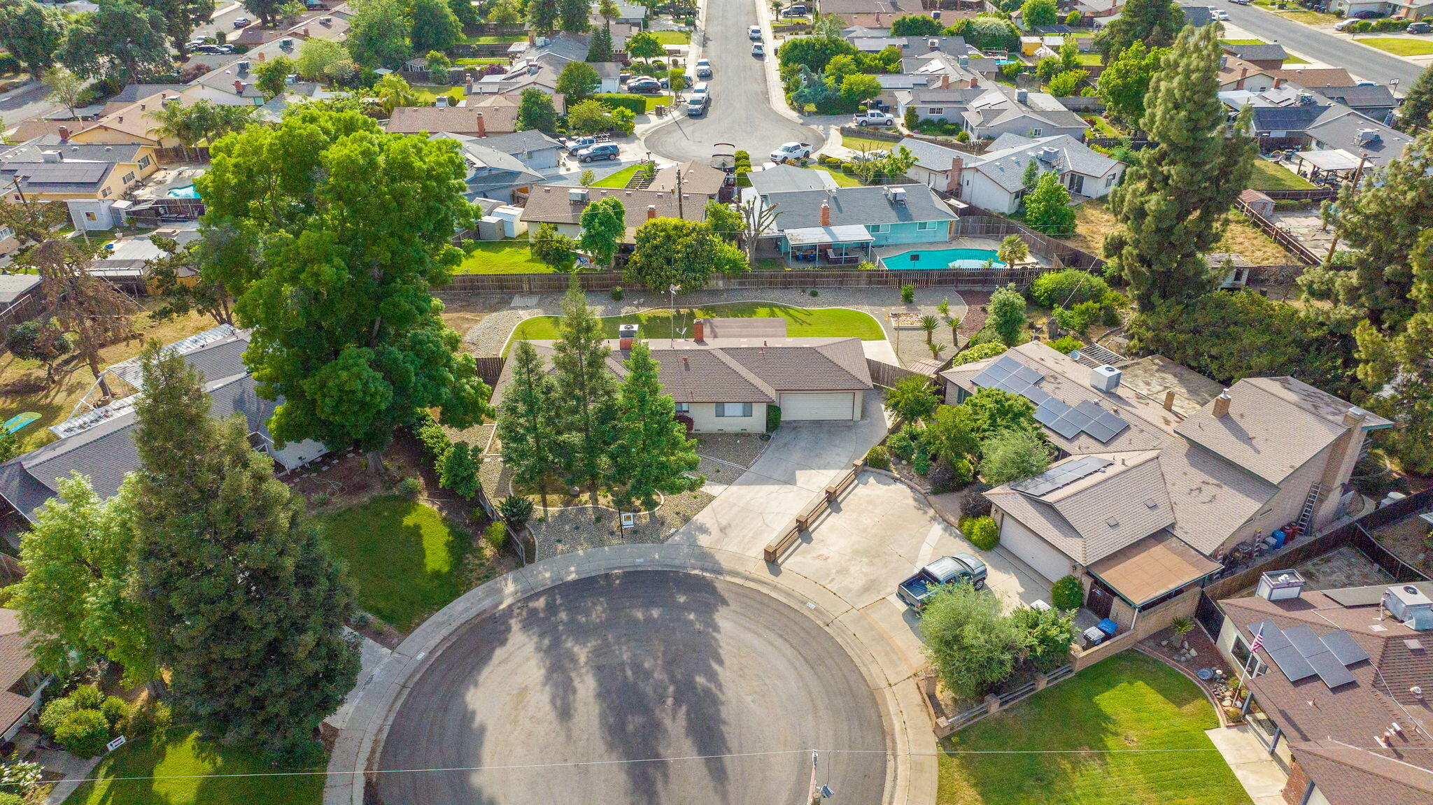 650 W Princeton Ct, Visalia, CA 93277