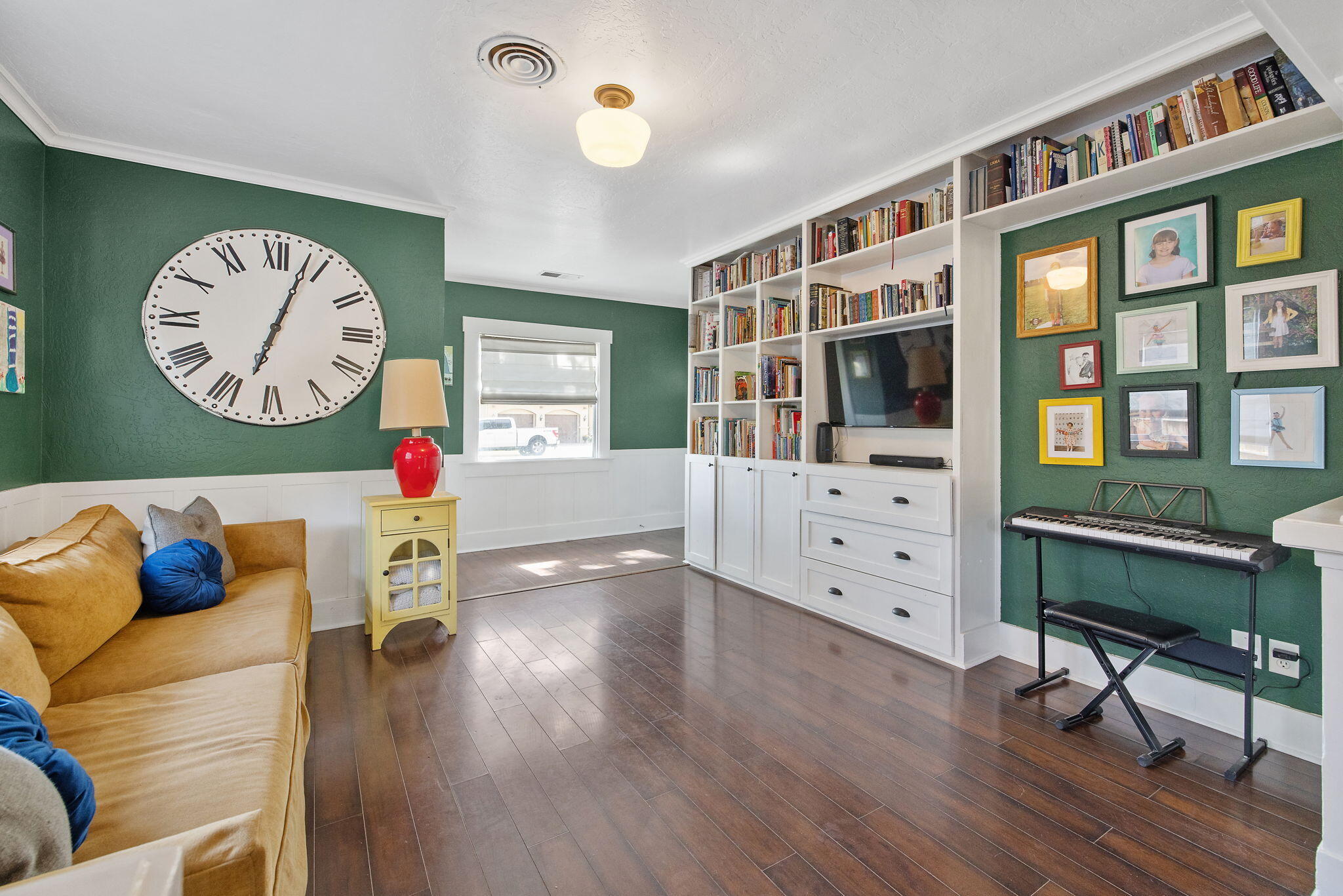 533 S E St, Exeter, CA 93221