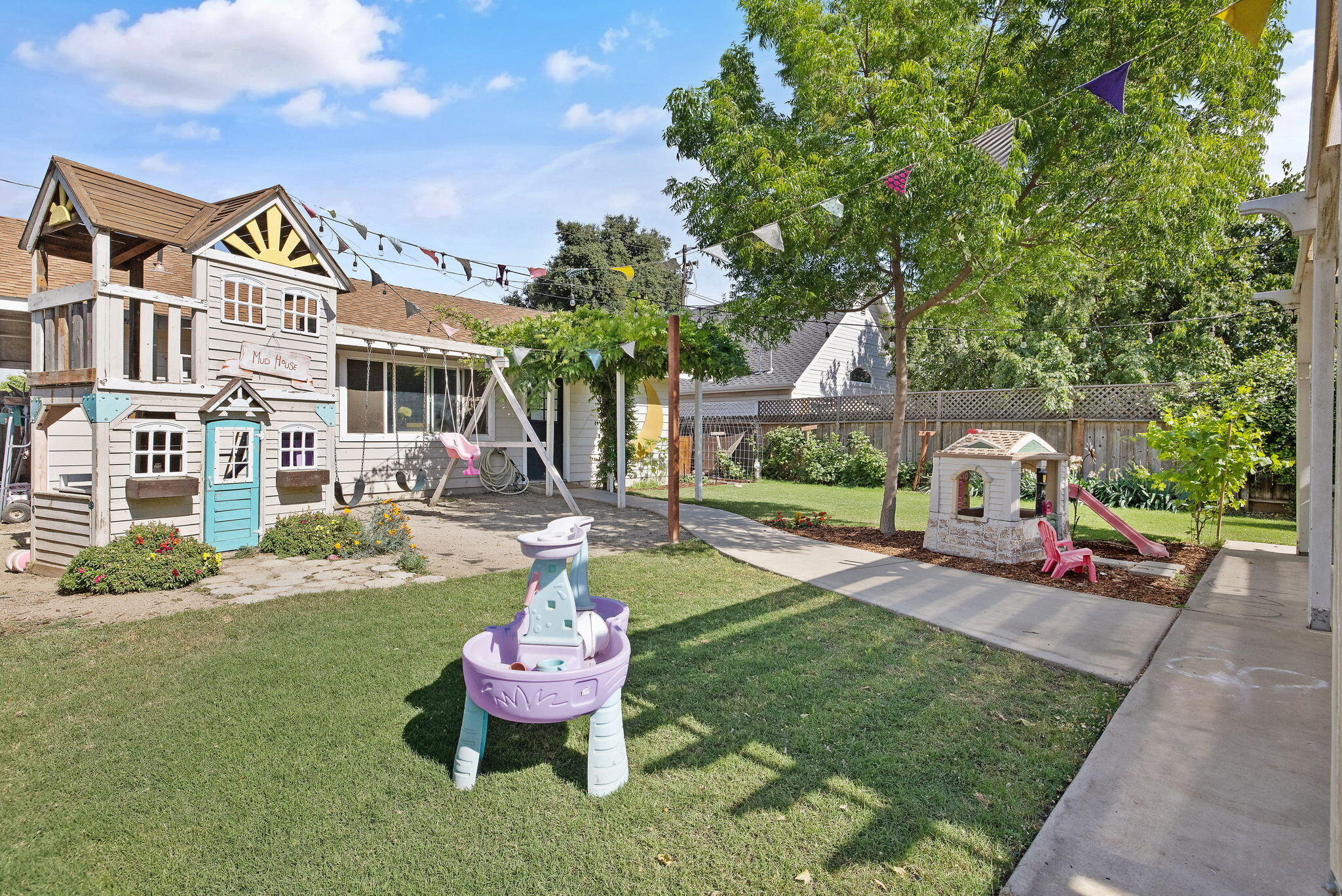 533 S E St, Exeter, CA 93221