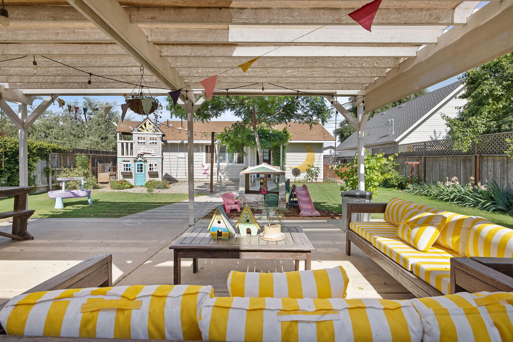 533 S E St, Exeter, CA 93221