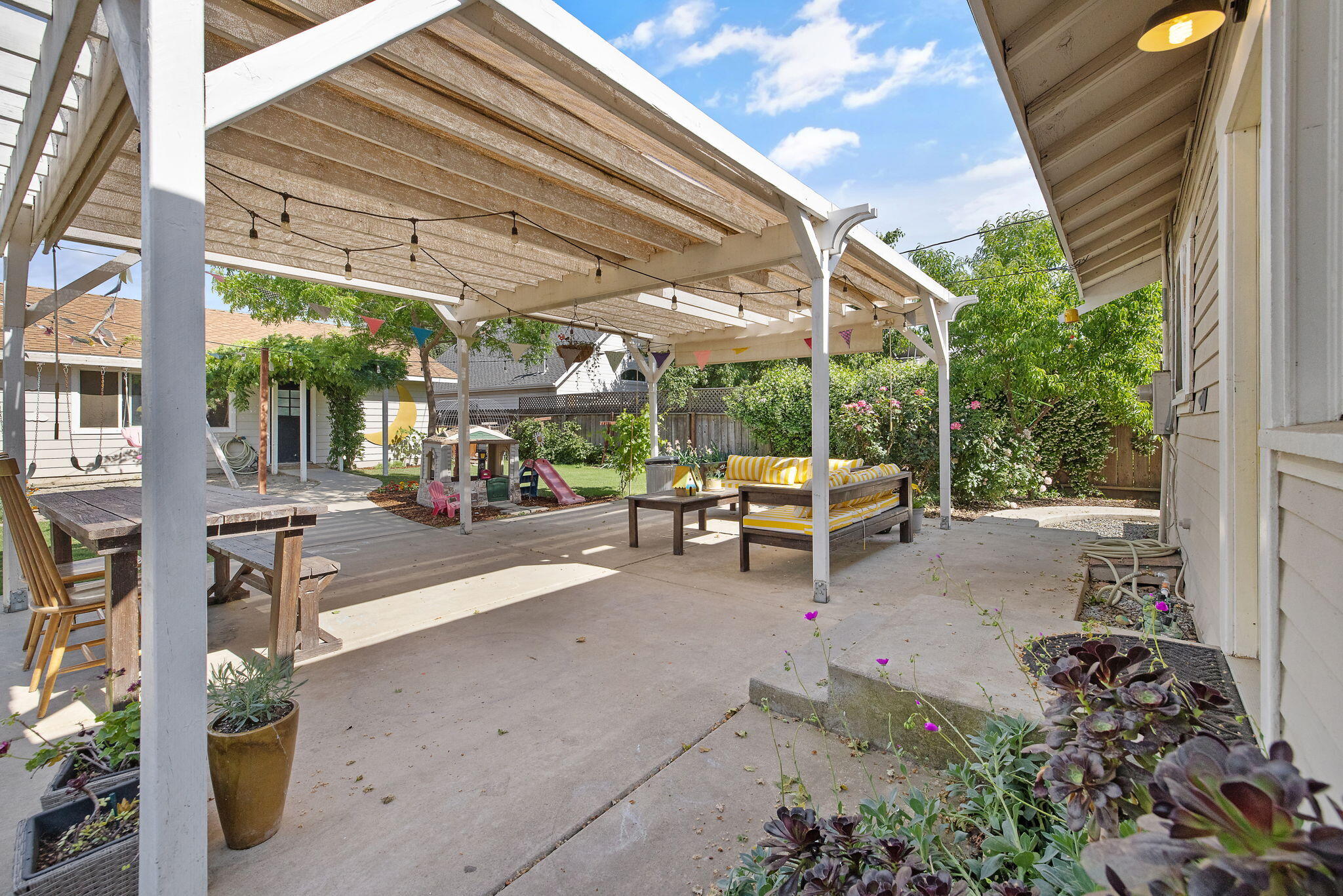 533 S E St, Exeter, CA 93221