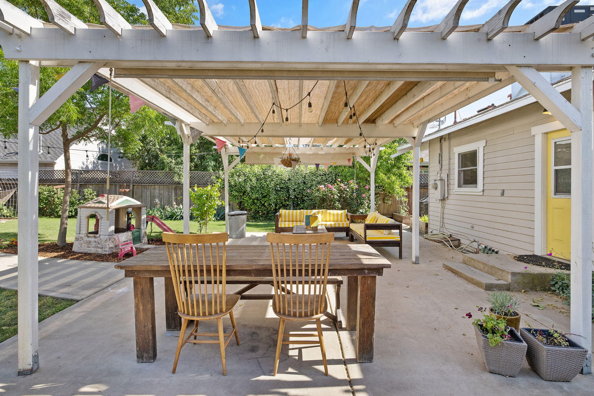 533 S E St, Exeter, CA 93221