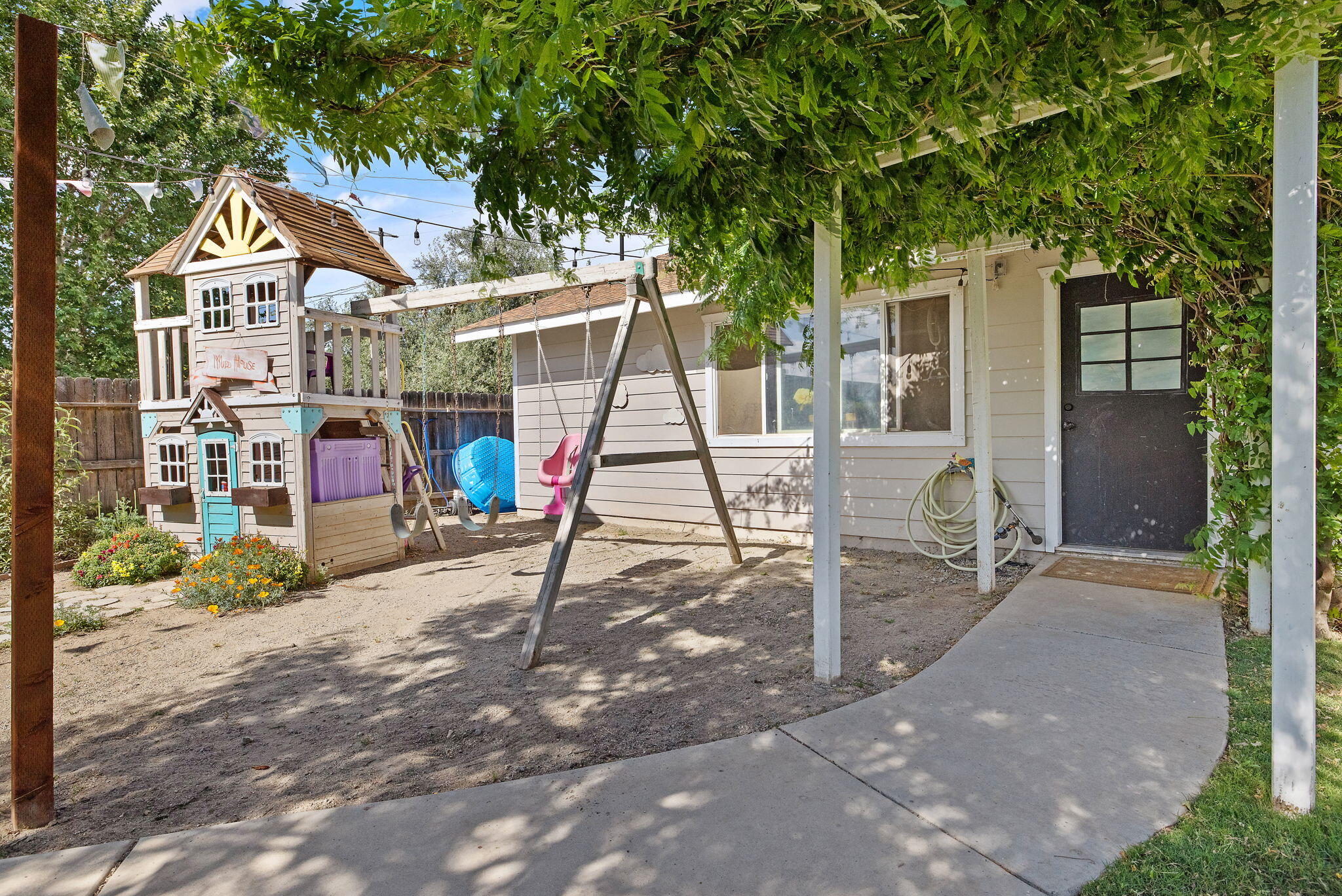 533 S E St, Exeter, CA 93221