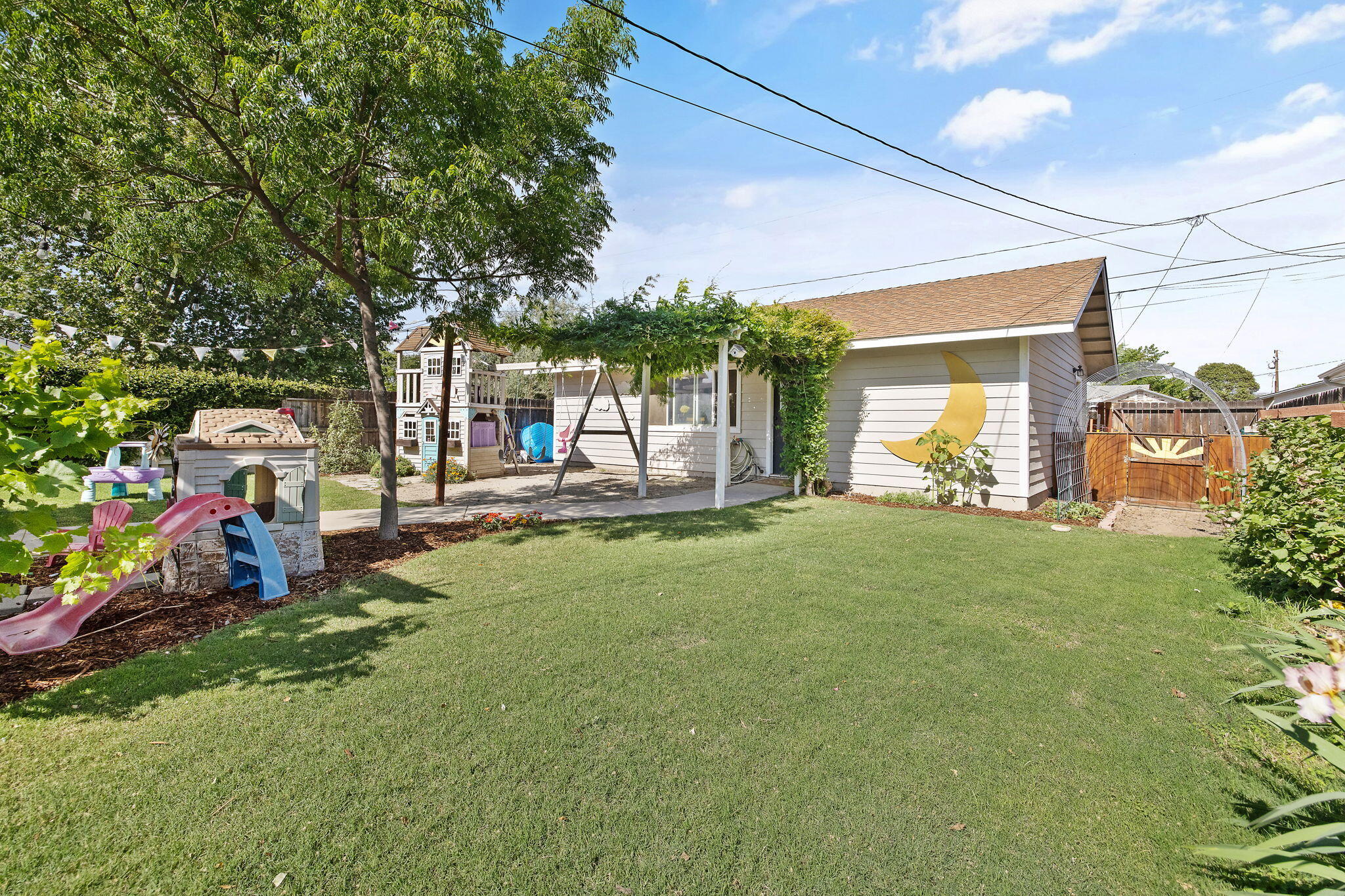 533 S E St, Exeter, CA 93221