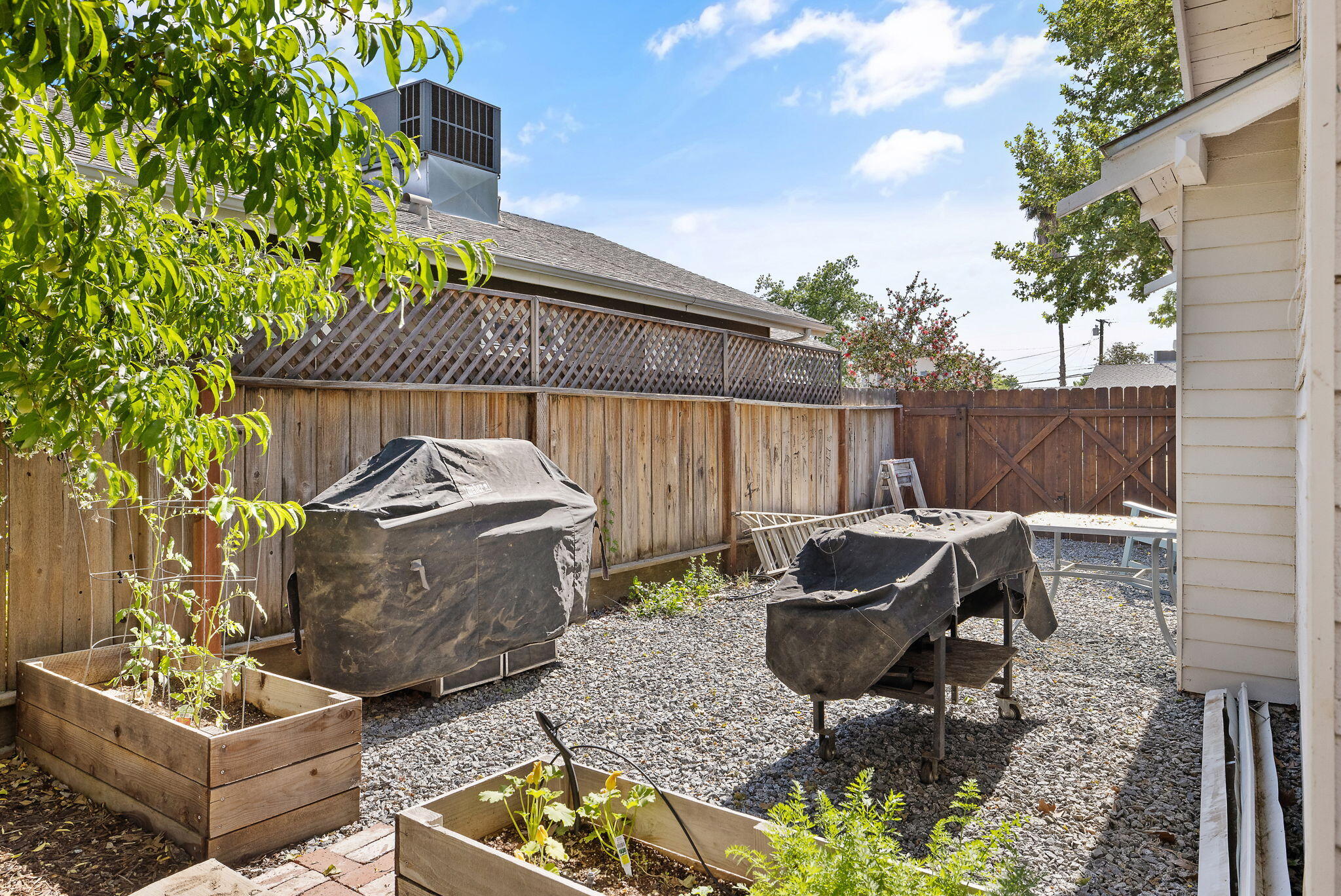 533 S E St, Exeter, CA 93221