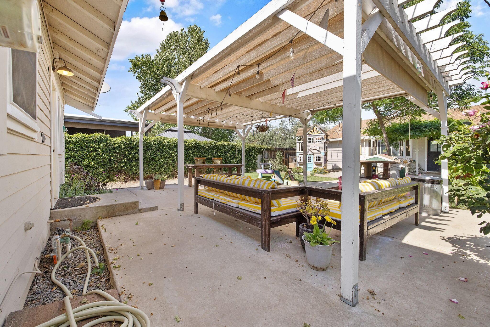 533 S E St, Exeter, CA 93221