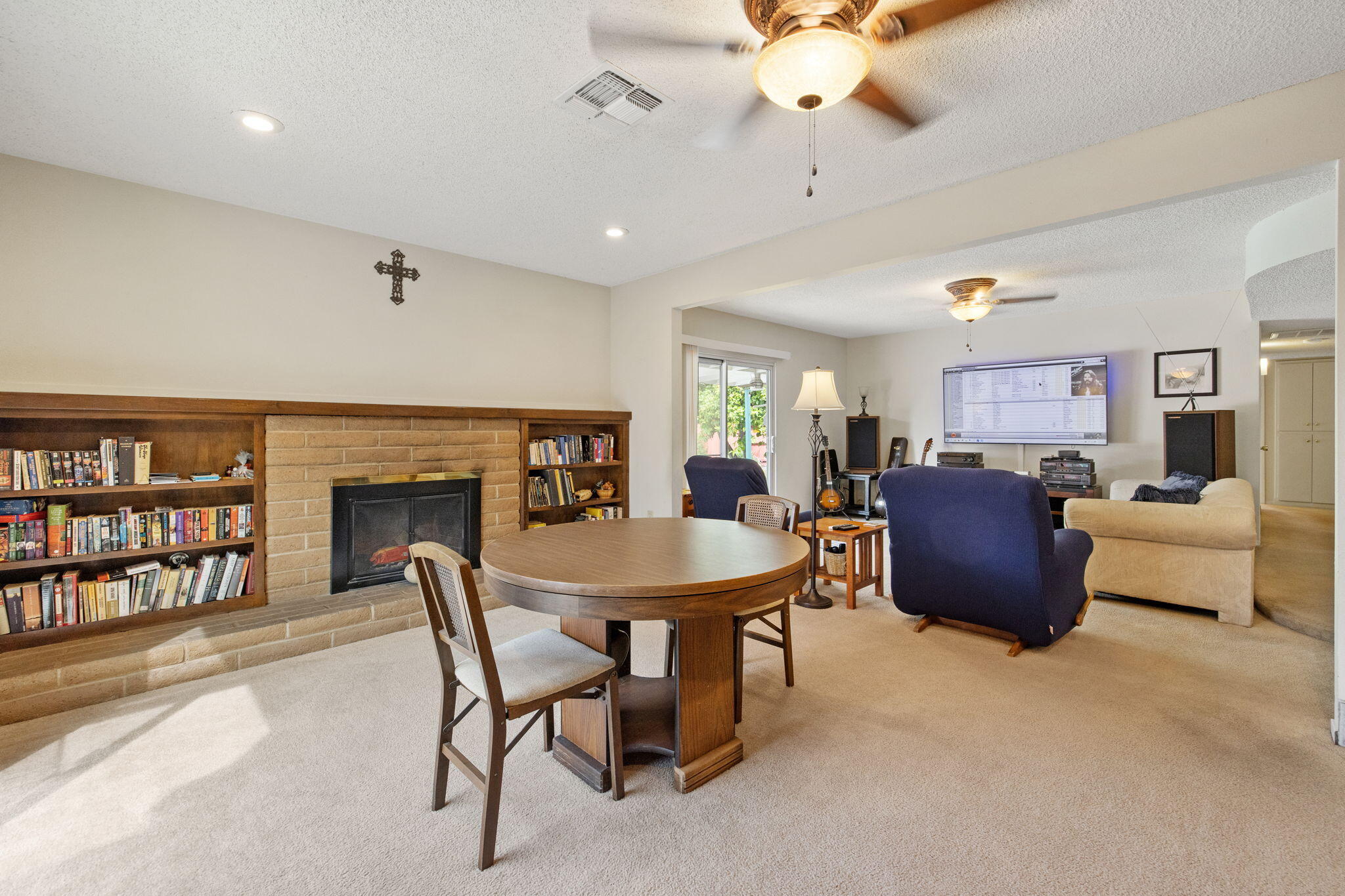 2323 S Dollner St, Visalia, CA 93277