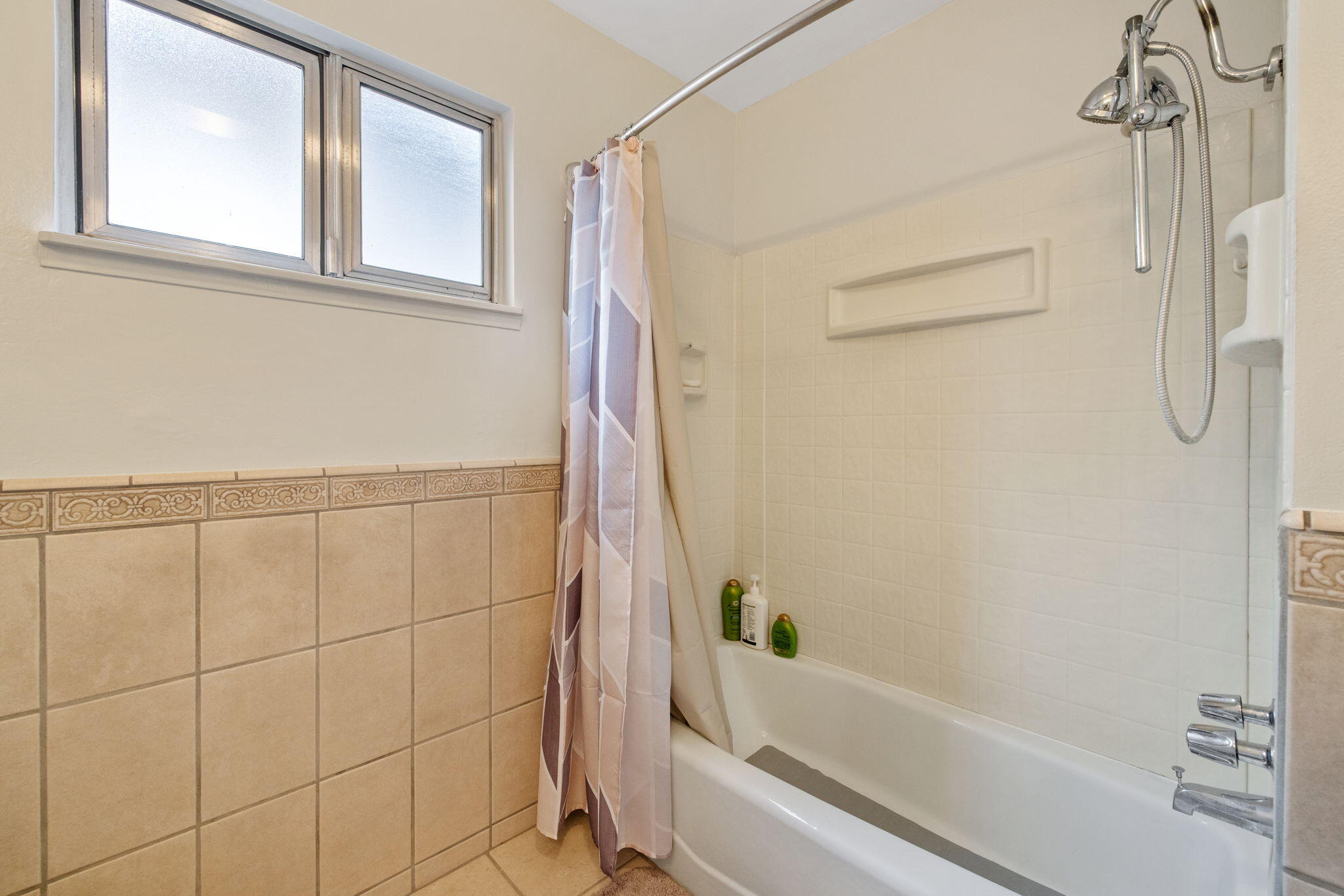 2323 S Dollner St, Visalia, CA 93277