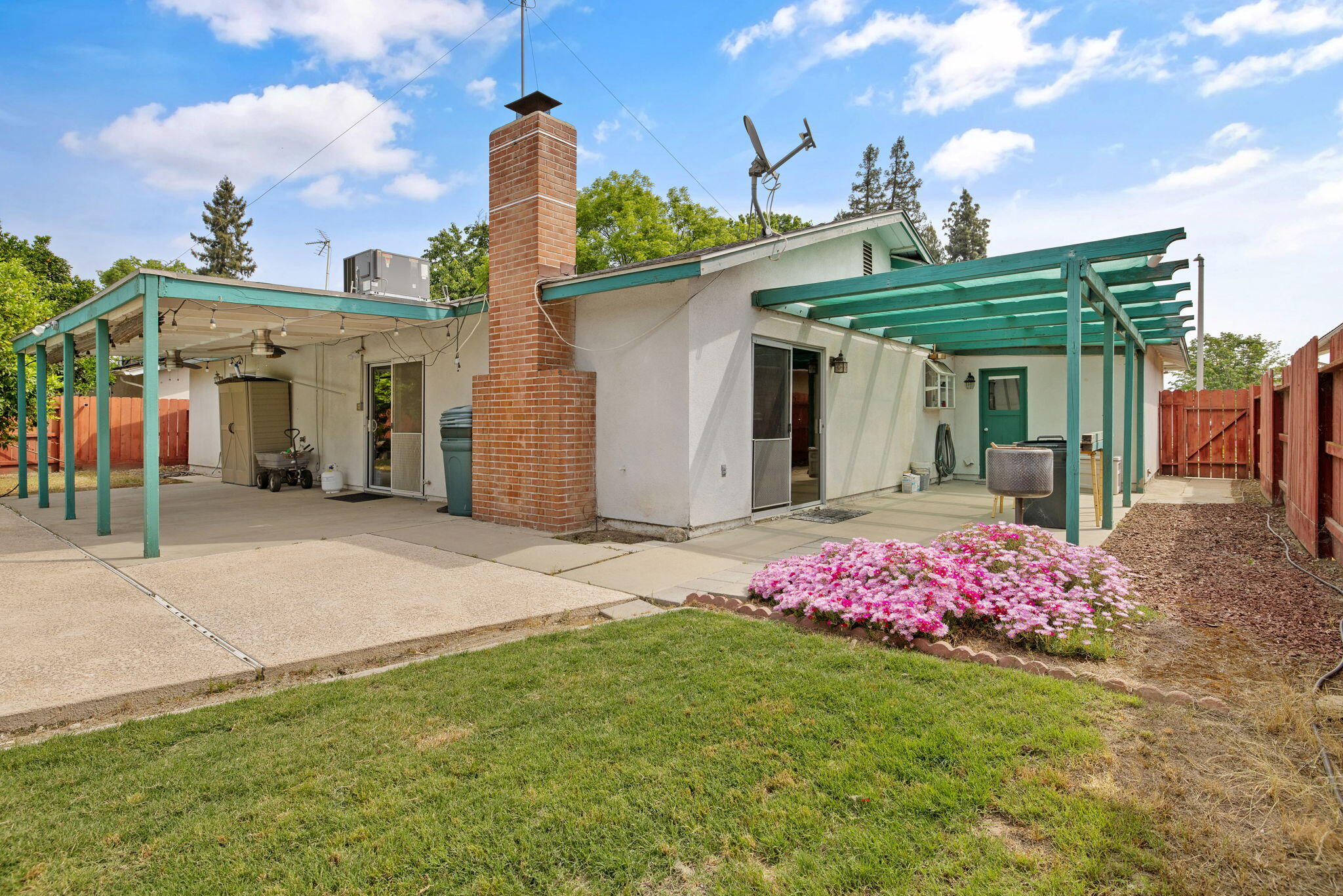 2323 S Dollner St, Visalia, CA 93277