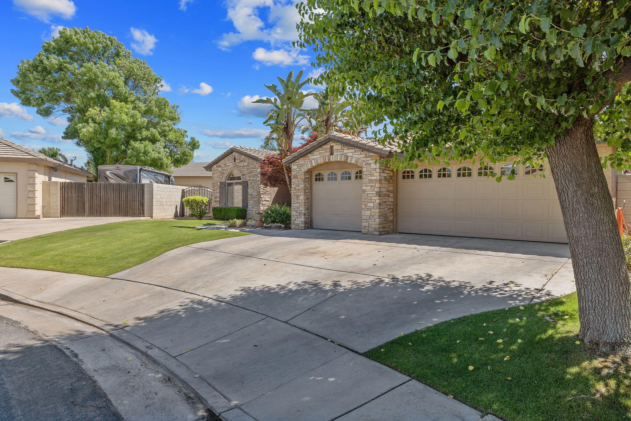 11305 Andretti Ave, Bakersfield, CA 93312