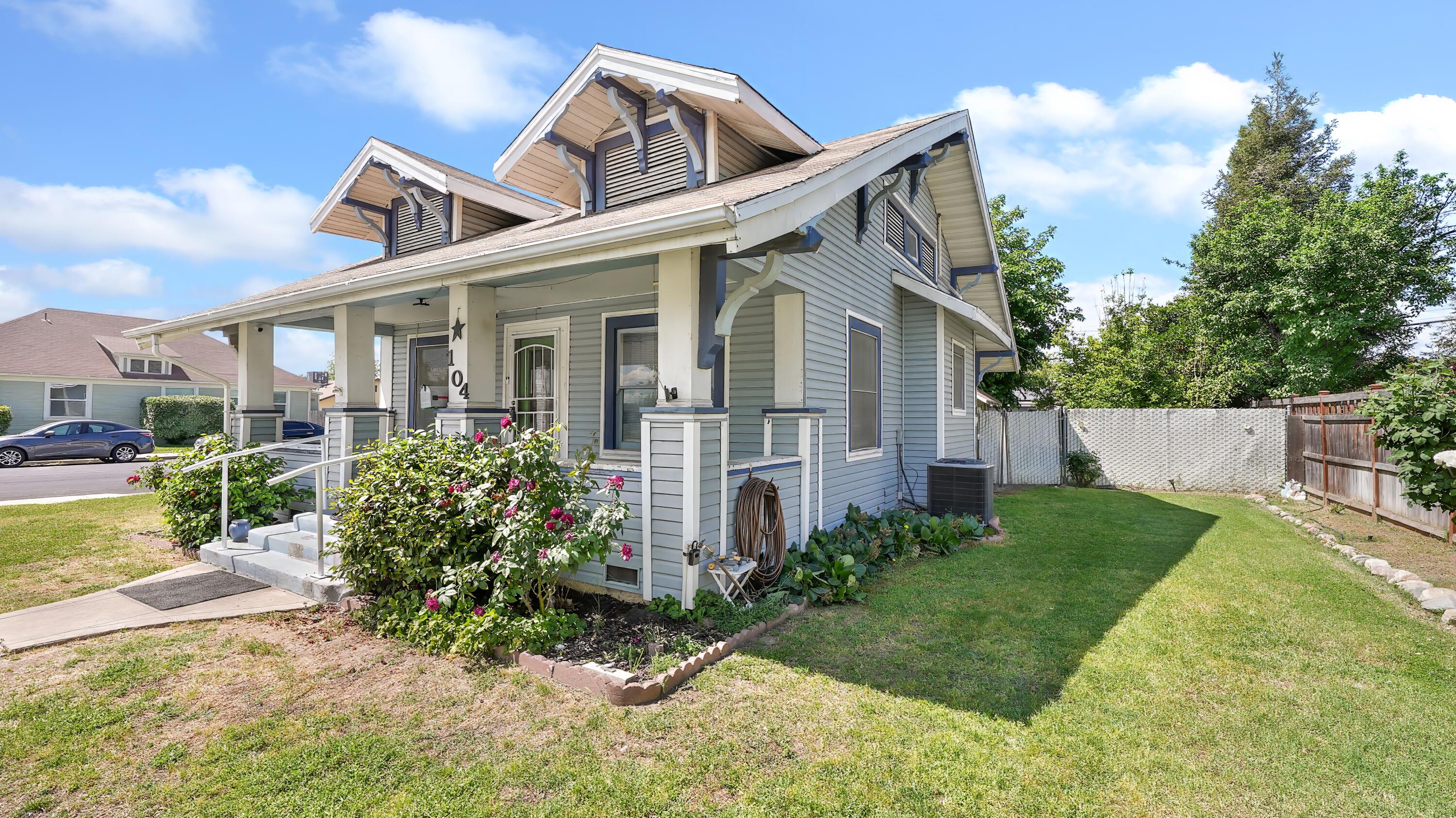 104 N Orange Ave, Exeter, CA 93221