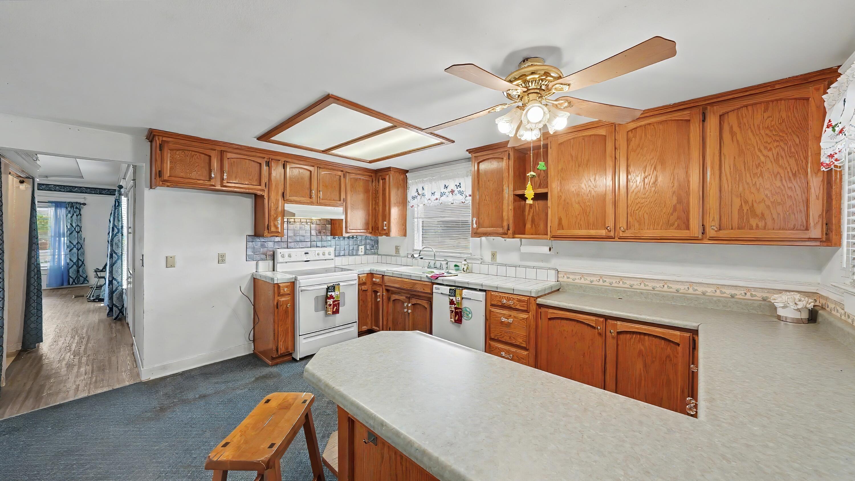 104 N Orange Ave, Exeter, CA 93221