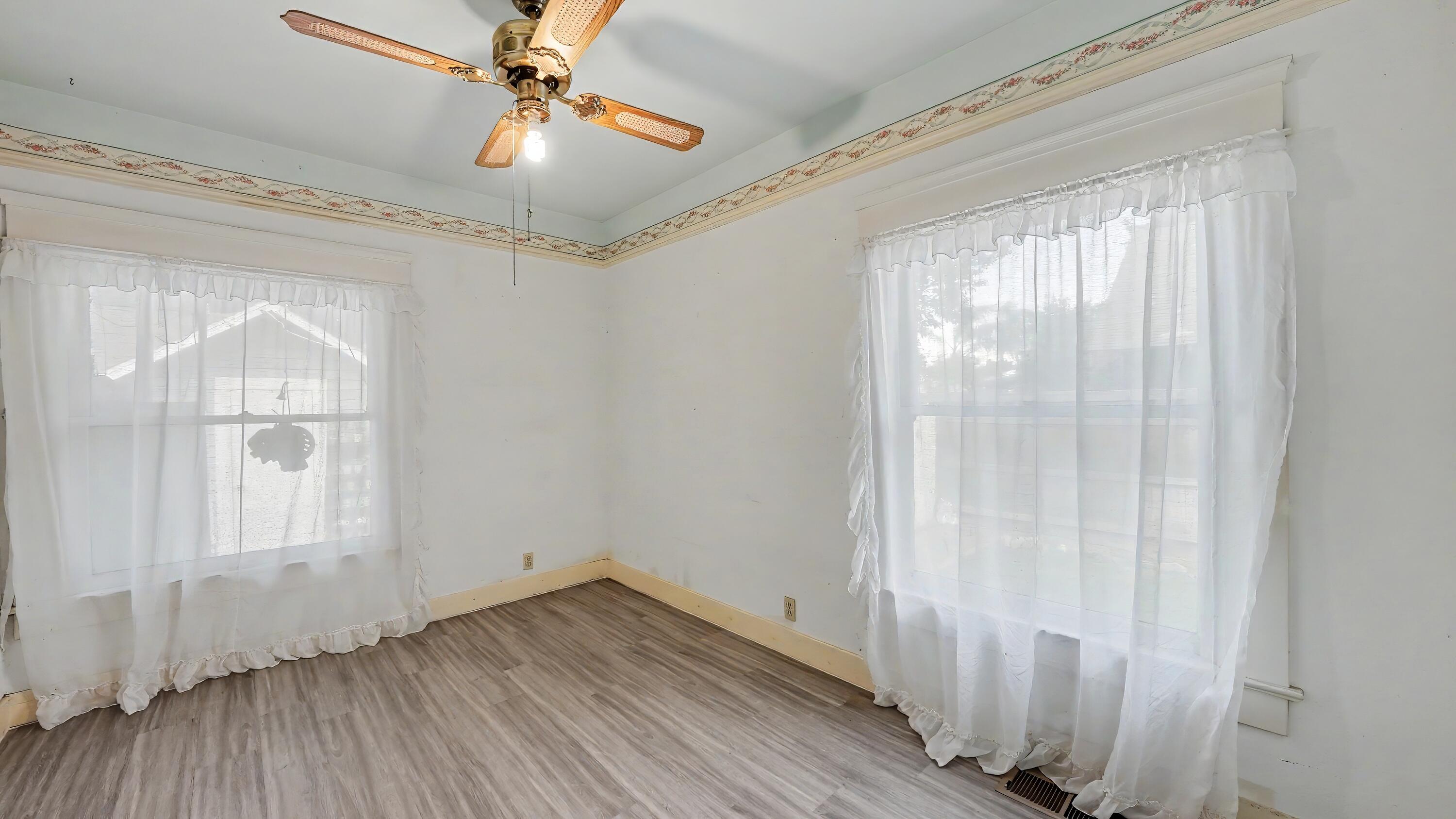 104 N Orange Ave, Exeter, CA 93221