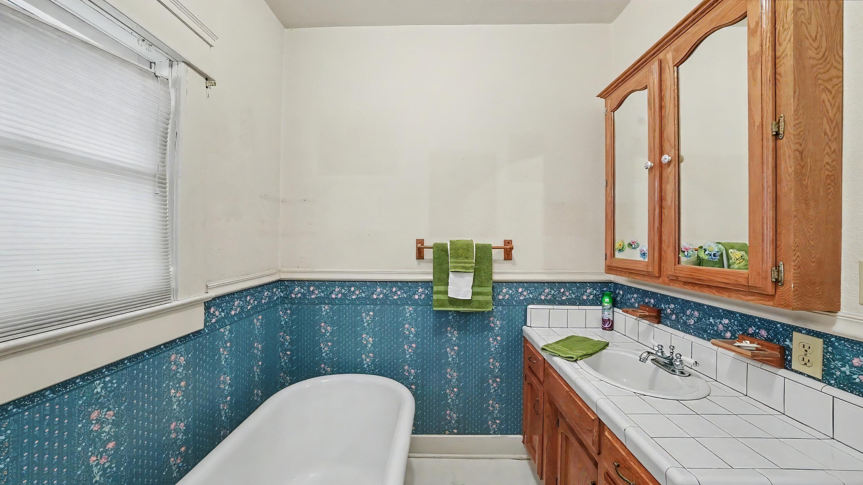 104 N Orange Ave, Exeter, CA 93221