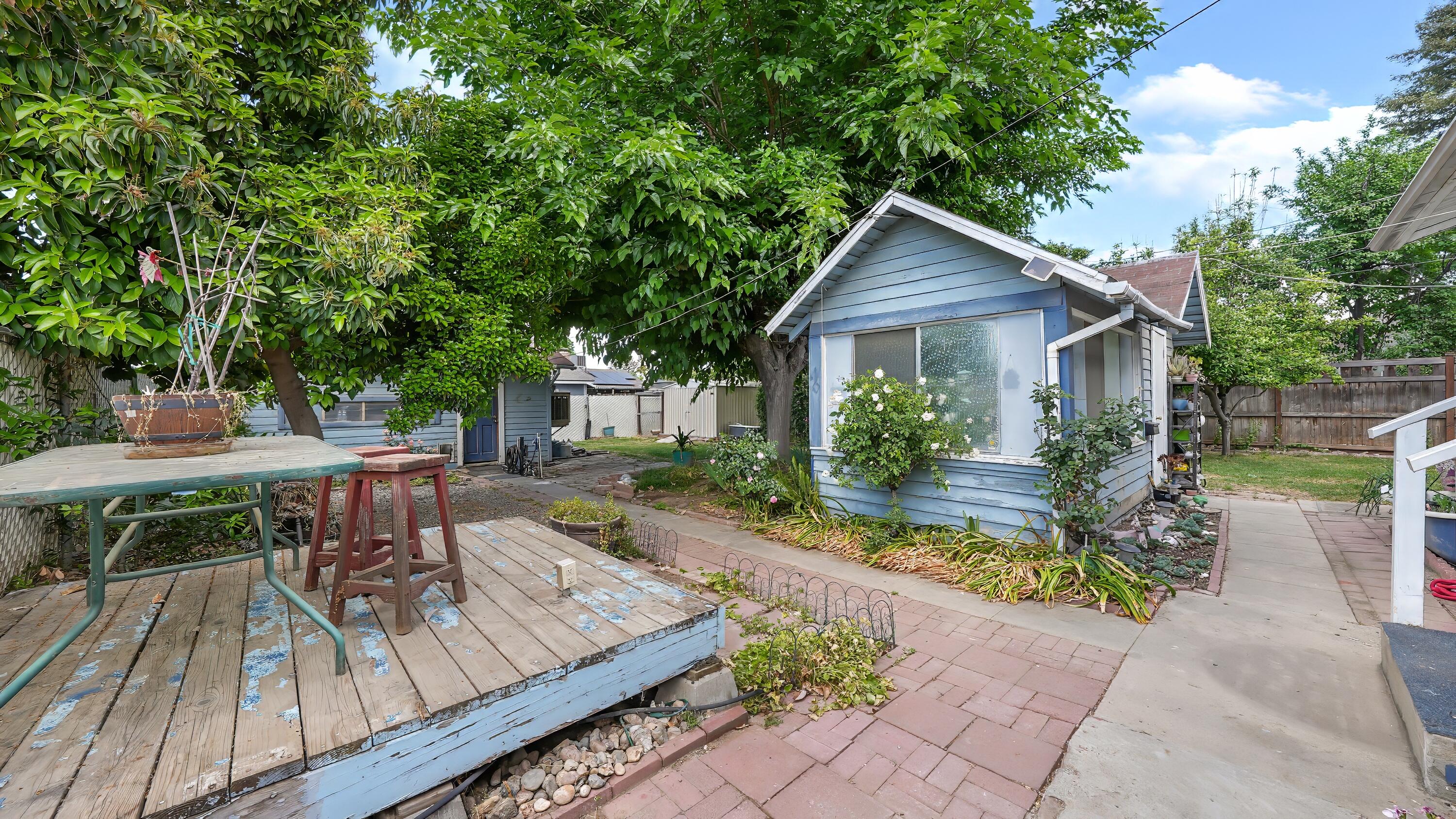 104 N Orange Ave, Exeter, CA 93221