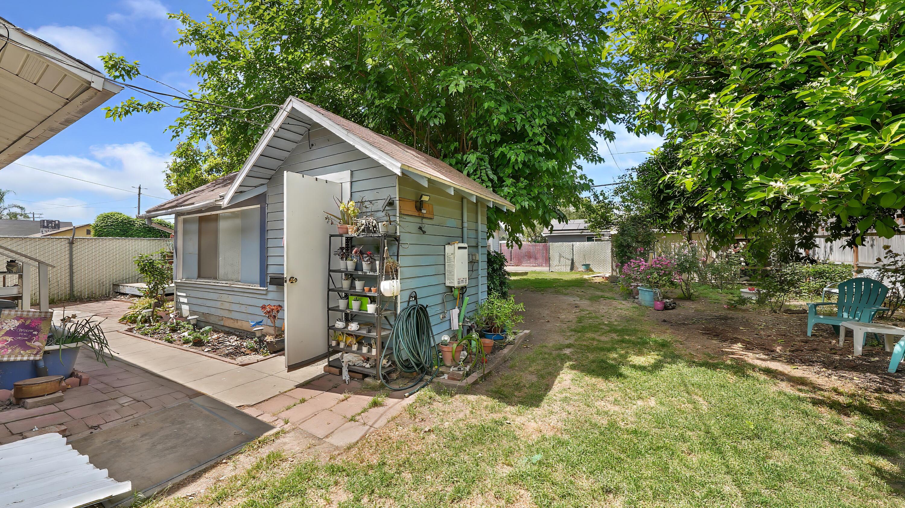 104 N Orange Ave, Exeter, CA 93221