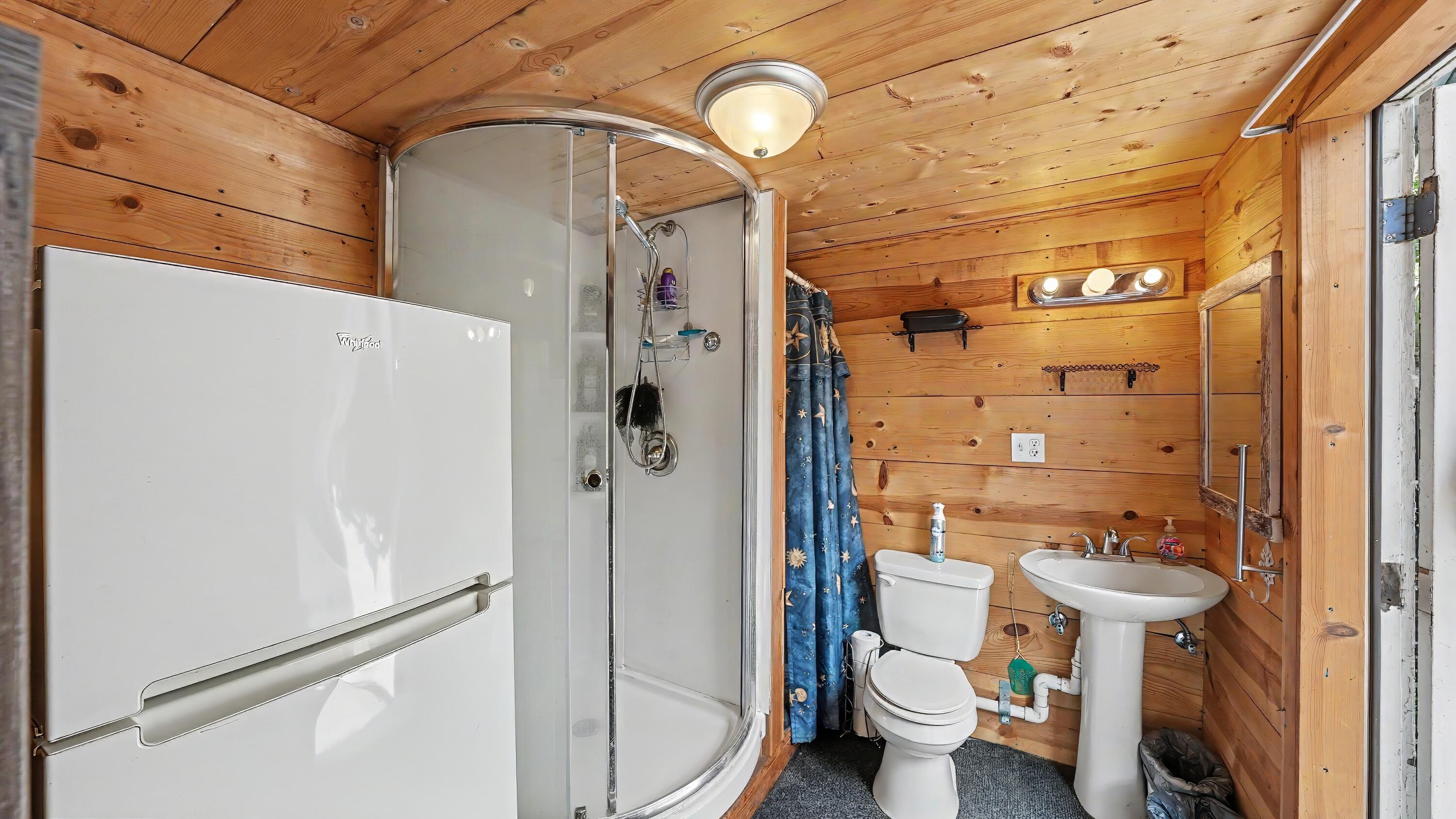 104 N Orange Ave, Exeter, CA 93221