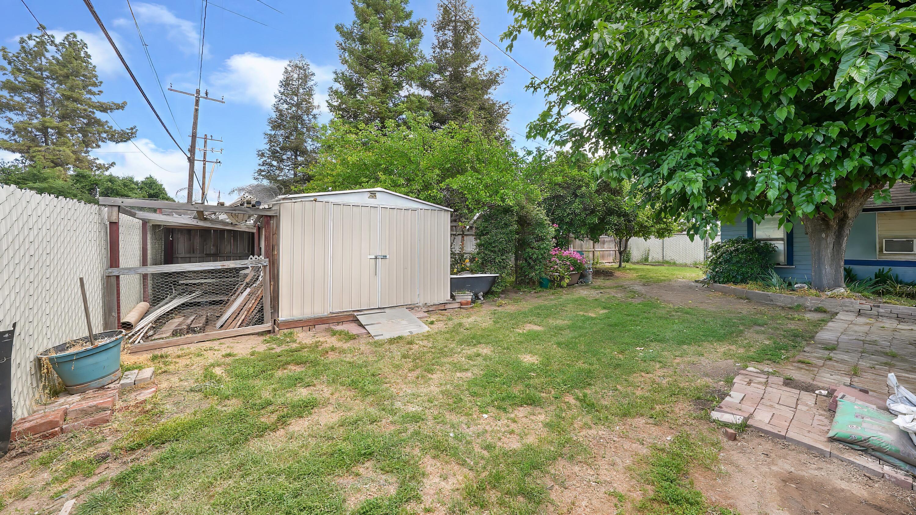 104 N Orange Ave, Exeter, CA 93221