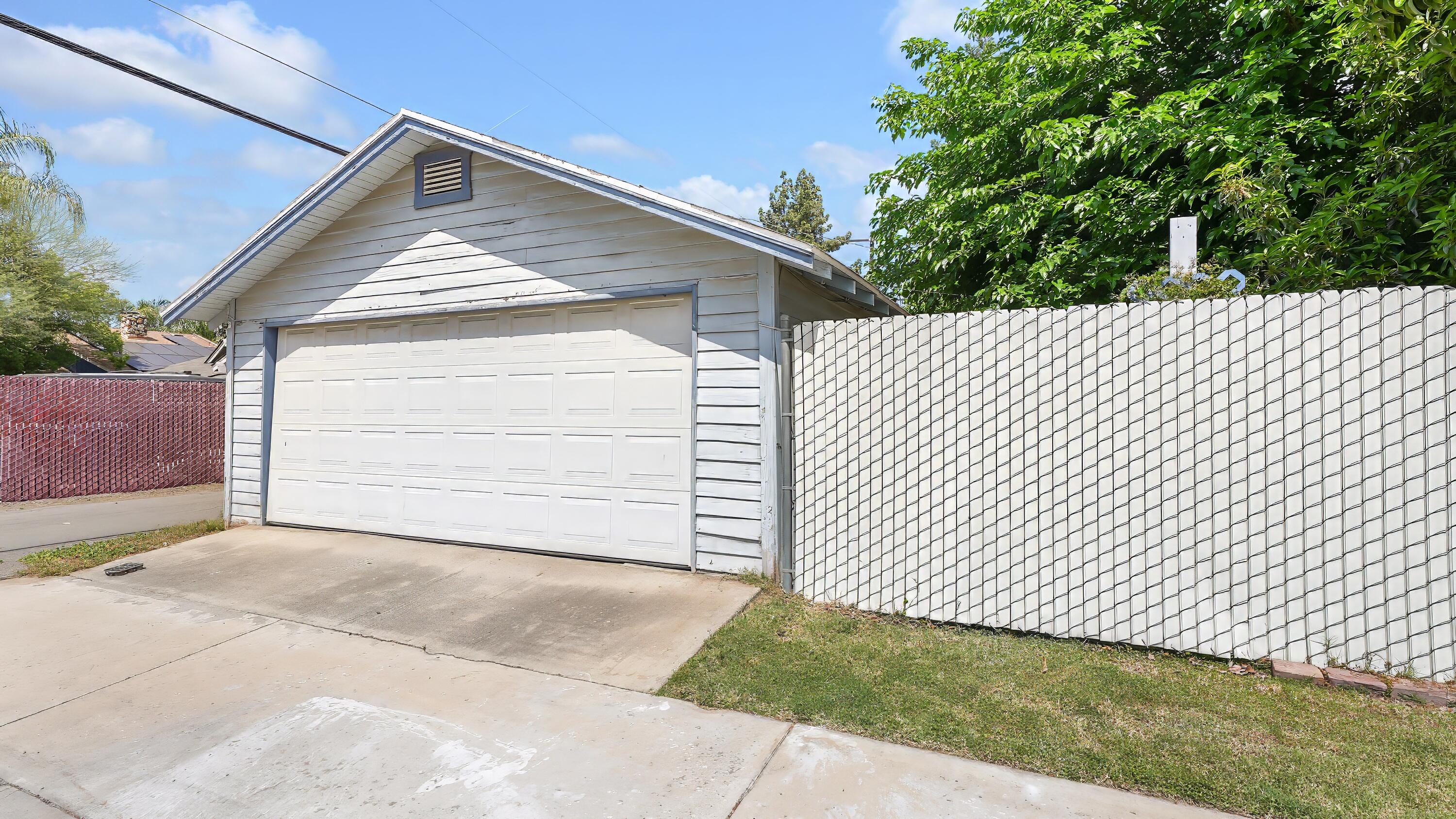 104 N Orange Ave, Exeter, CA 93221