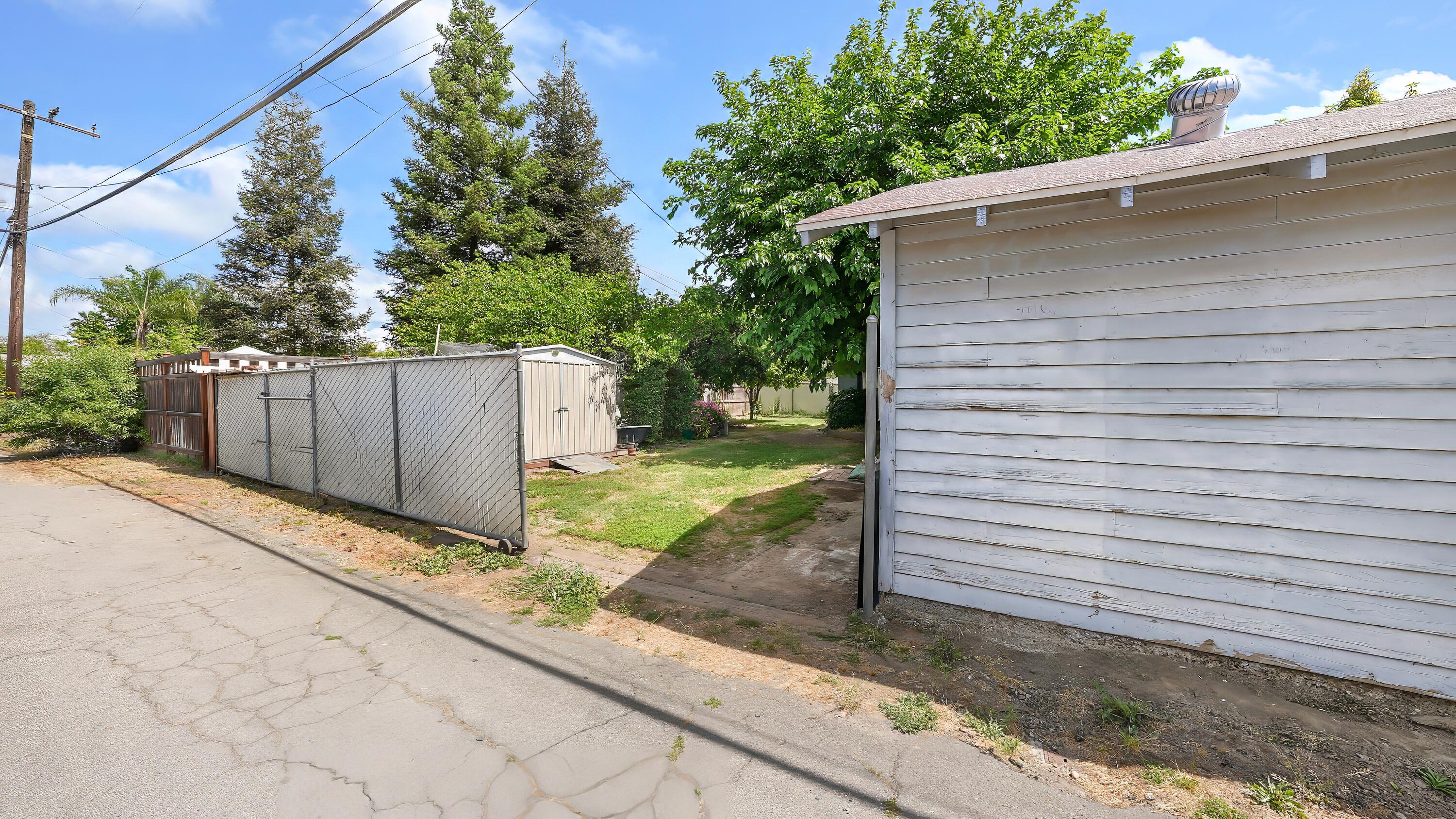 104 N Orange Ave, Exeter, CA 93221