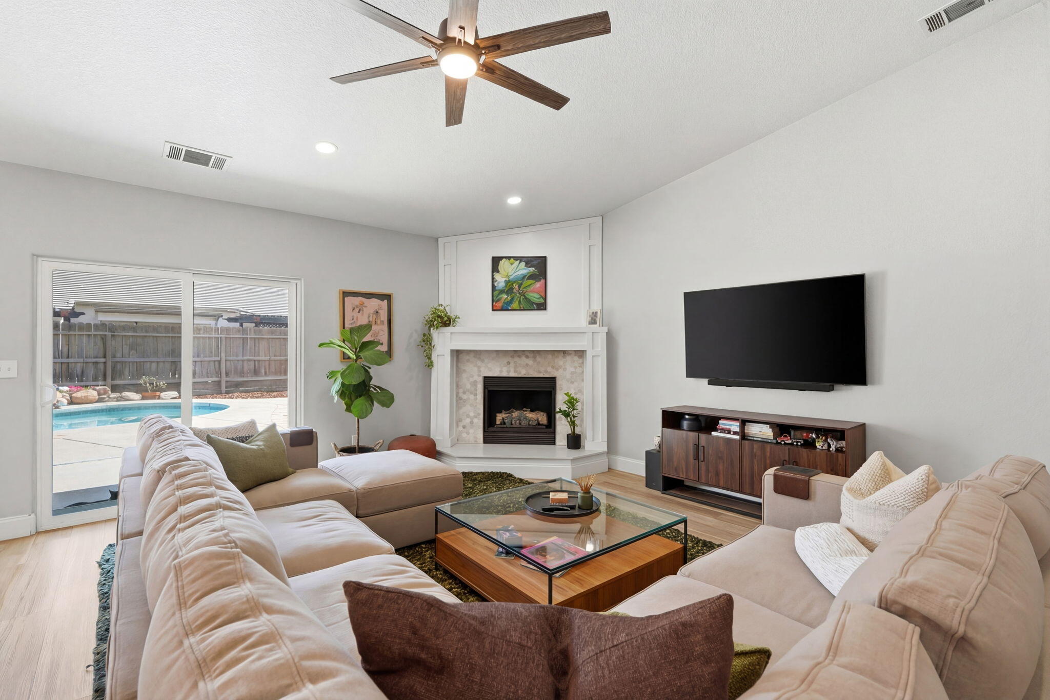 2336 S Cedar St, Visalia, CA 93292