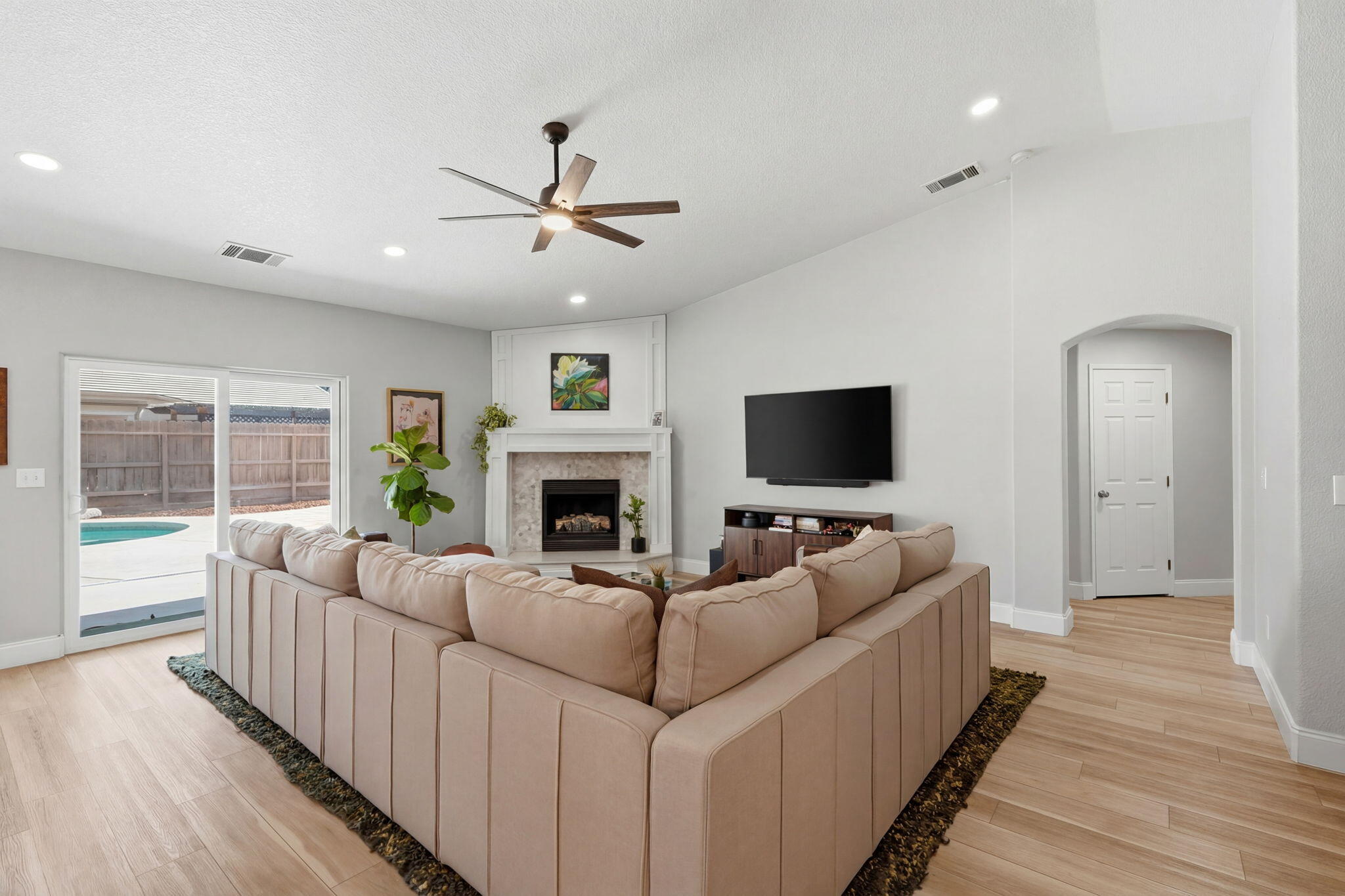 2336 S Cedar St, Visalia, CA 93292