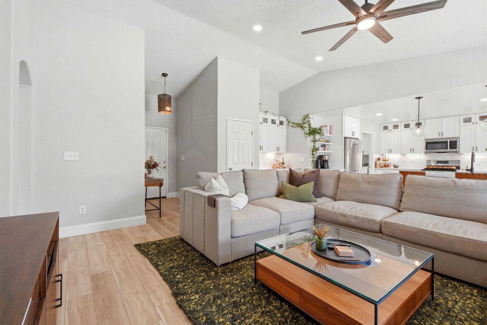 2336 S Cedar St, Visalia, CA 93292