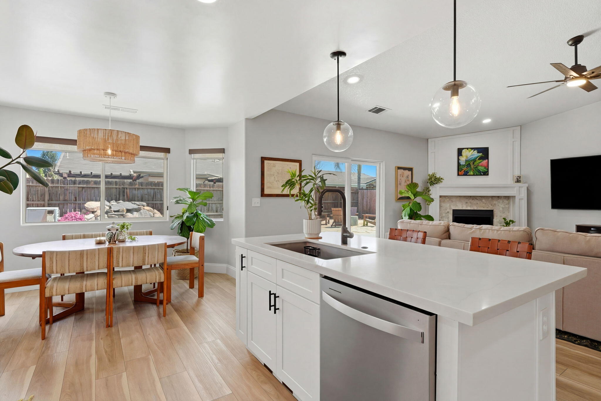 2336 S Cedar St, Visalia, CA 93292