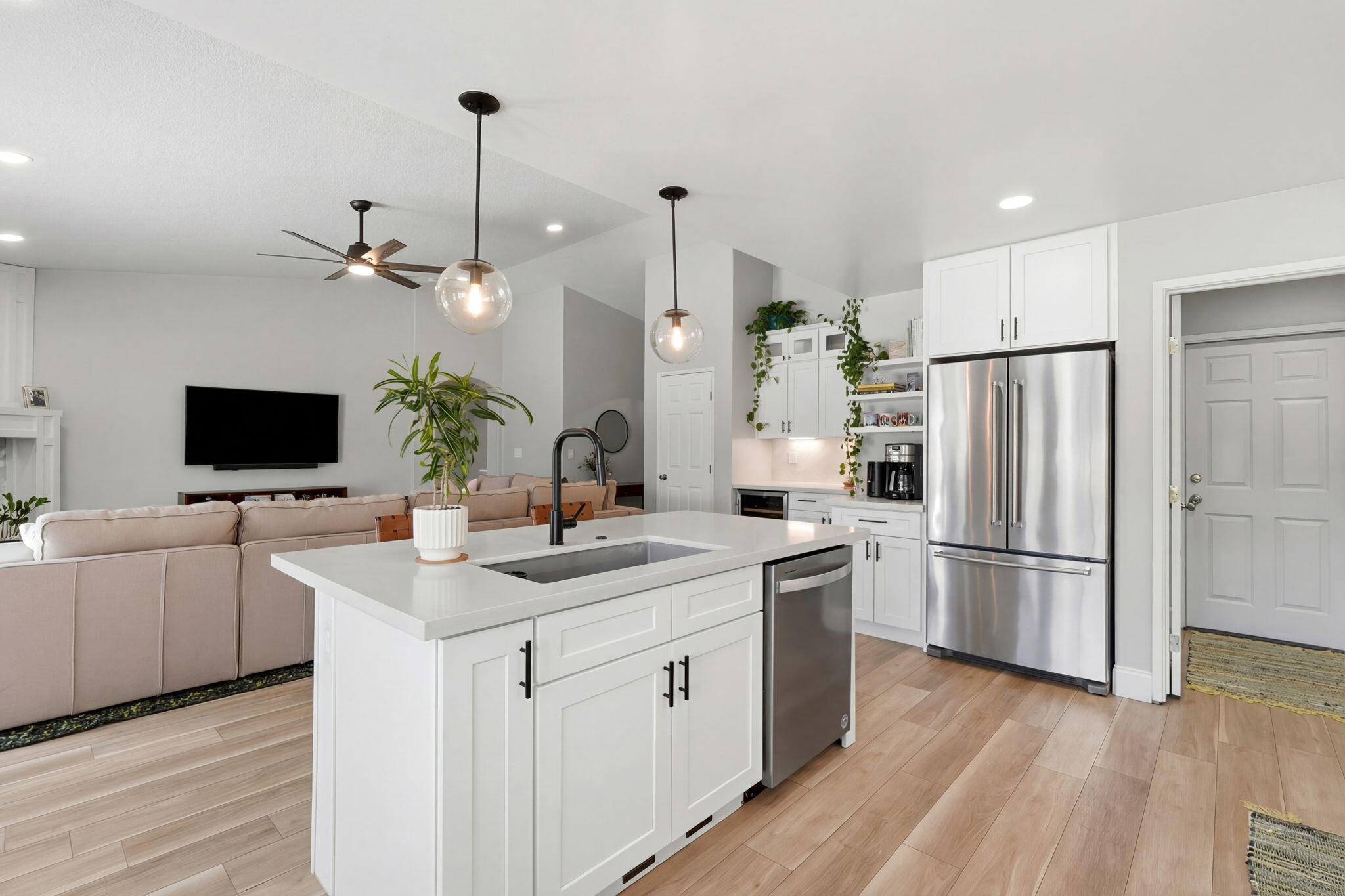 2336 S Cedar St, Visalia, CA 93292