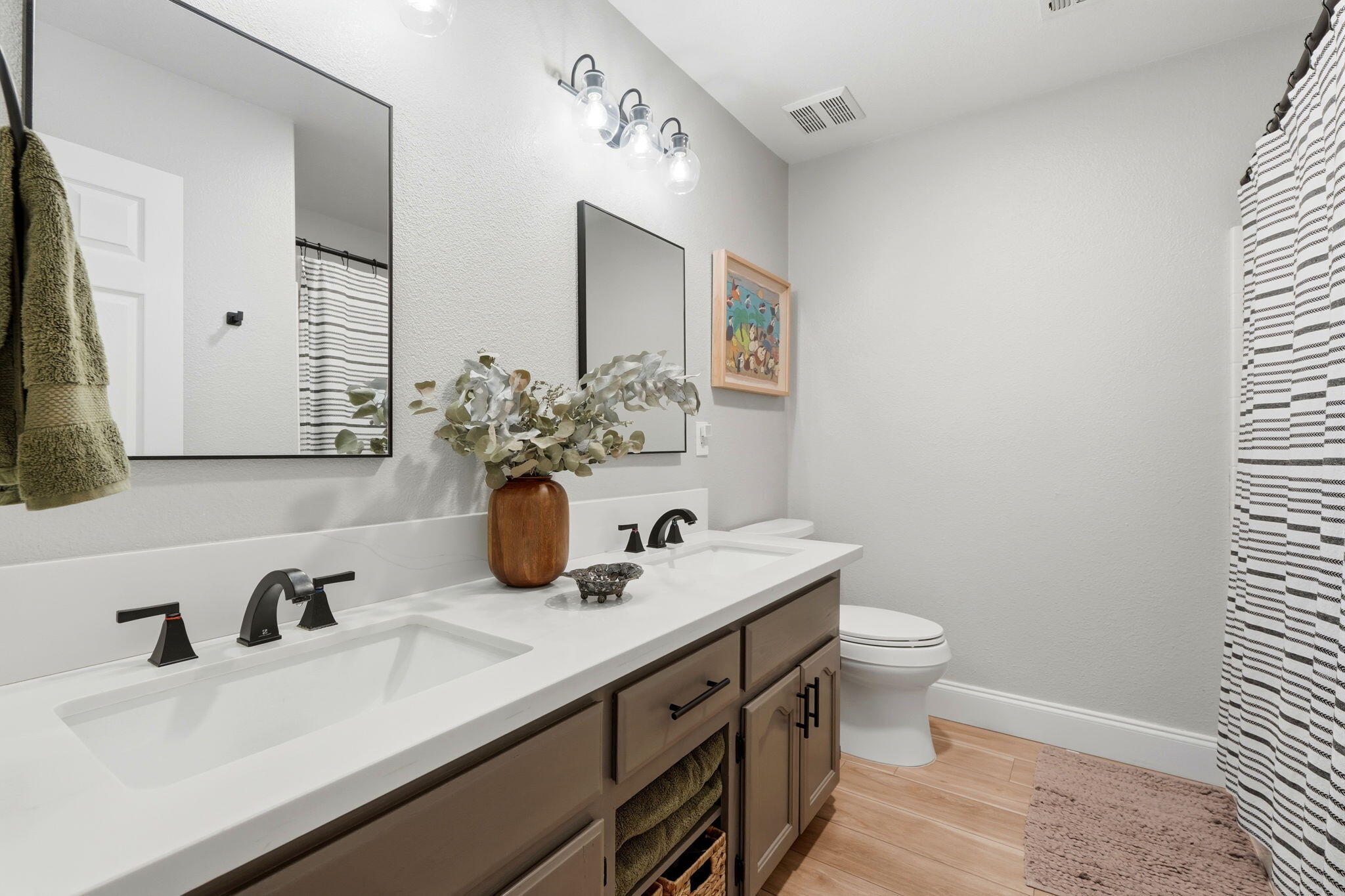 2336 S Cedar St, Visalia, CA 93292