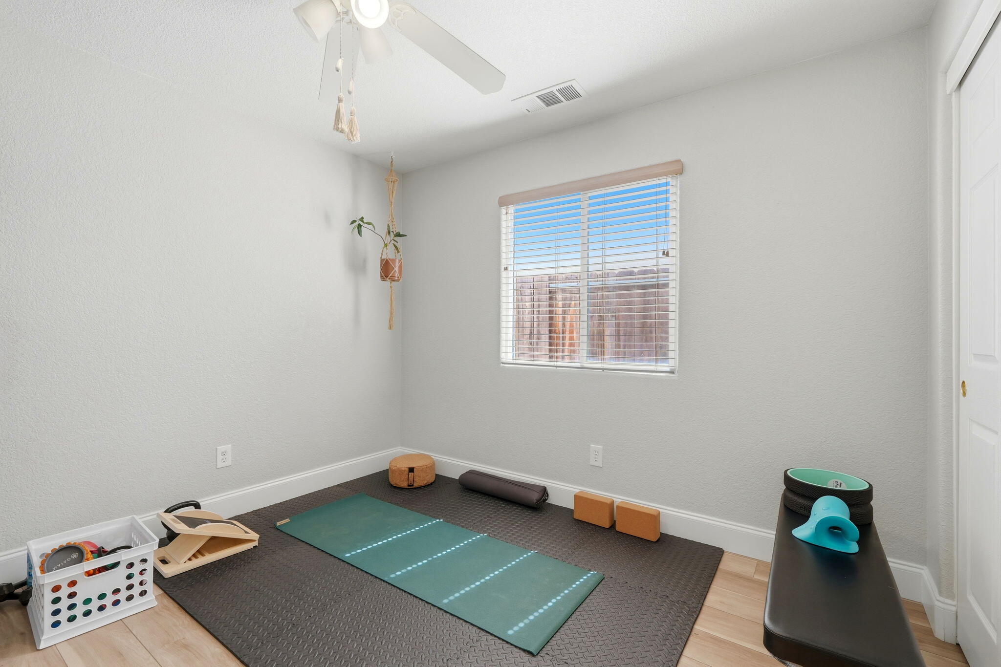 2336 S Cedar St, Visalia, CA 93292