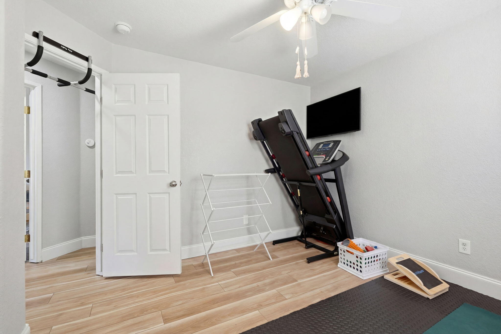 2336 S Cedar St, Visalia, CA 93292