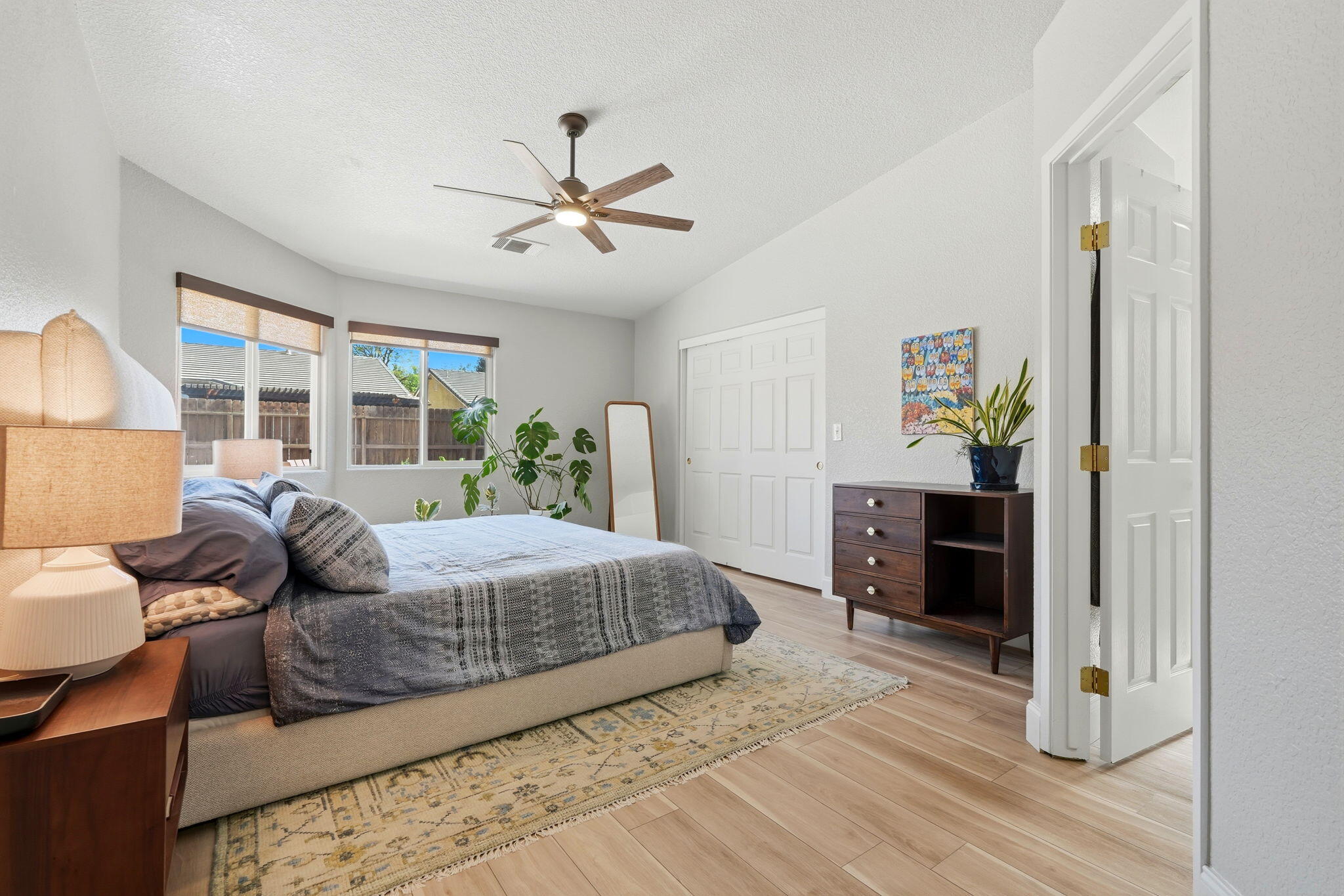 2336 S Cedar St, Visalia, CA 93292