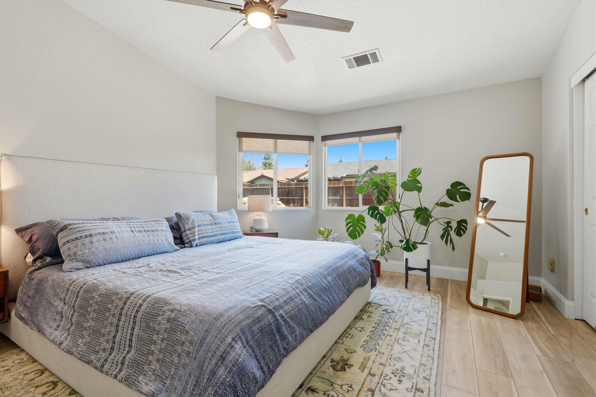 2336 S Cedar St, Visalia, CA 93292