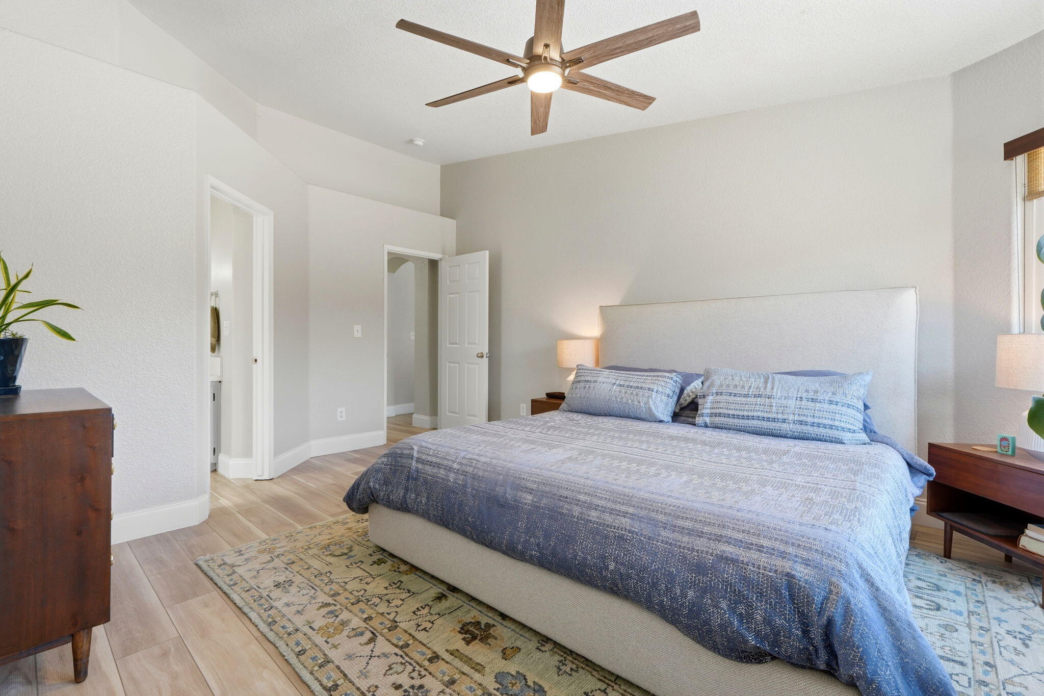 2336 S Cedar St, Visalia, CA 93292