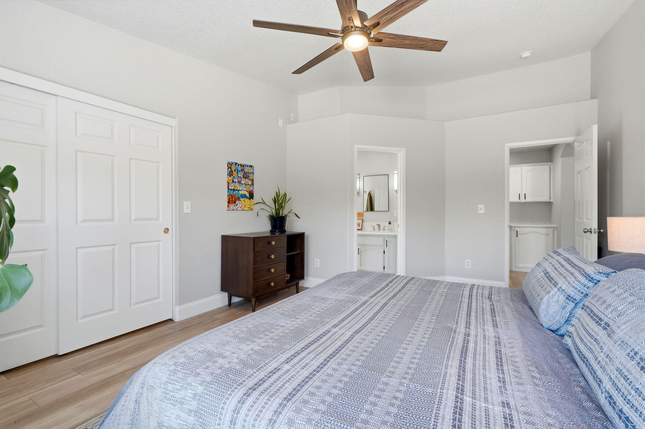 2336 S Cedar St, Visalia, CA 93292