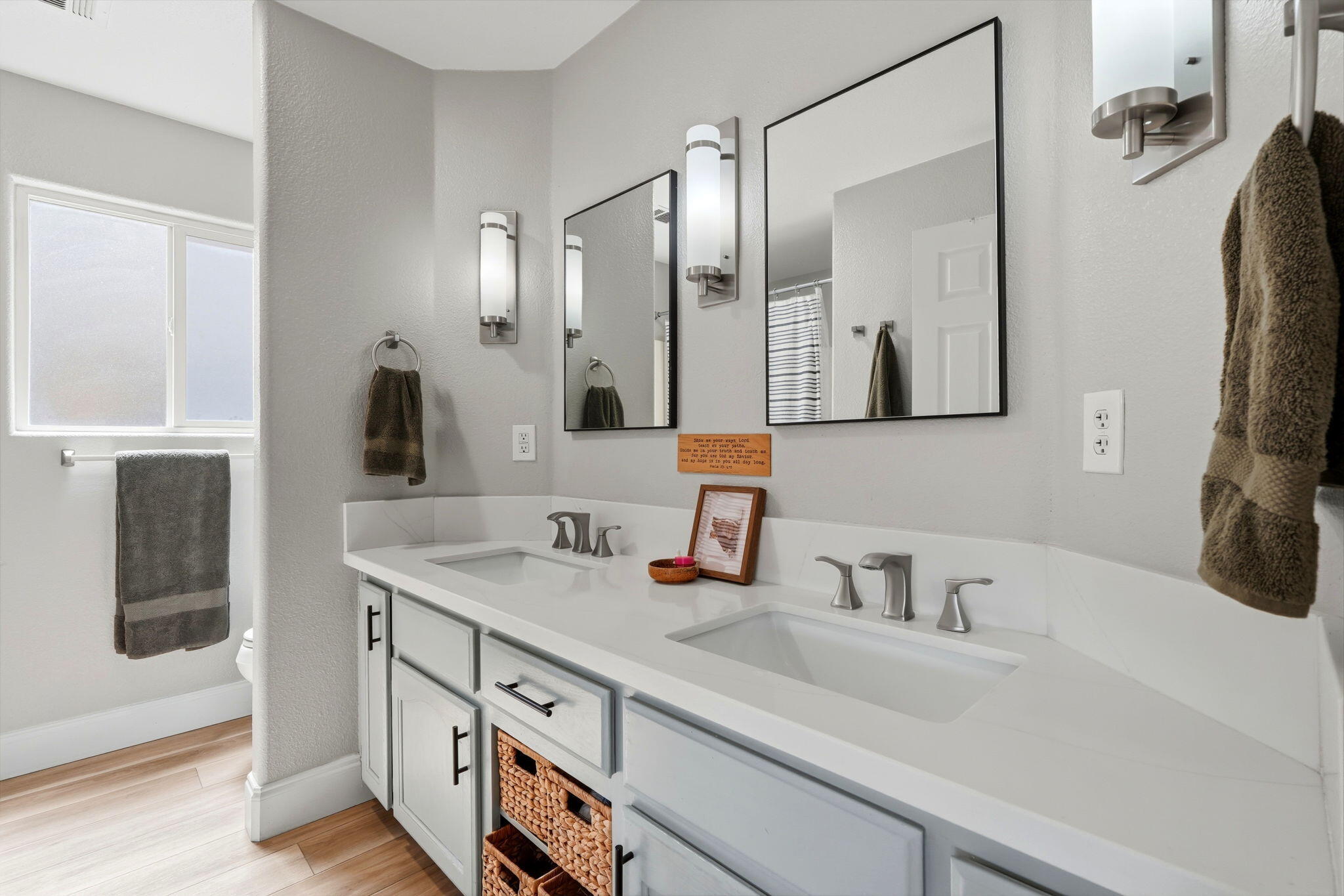 2336 S Cedar St, Visalia, CA 93292