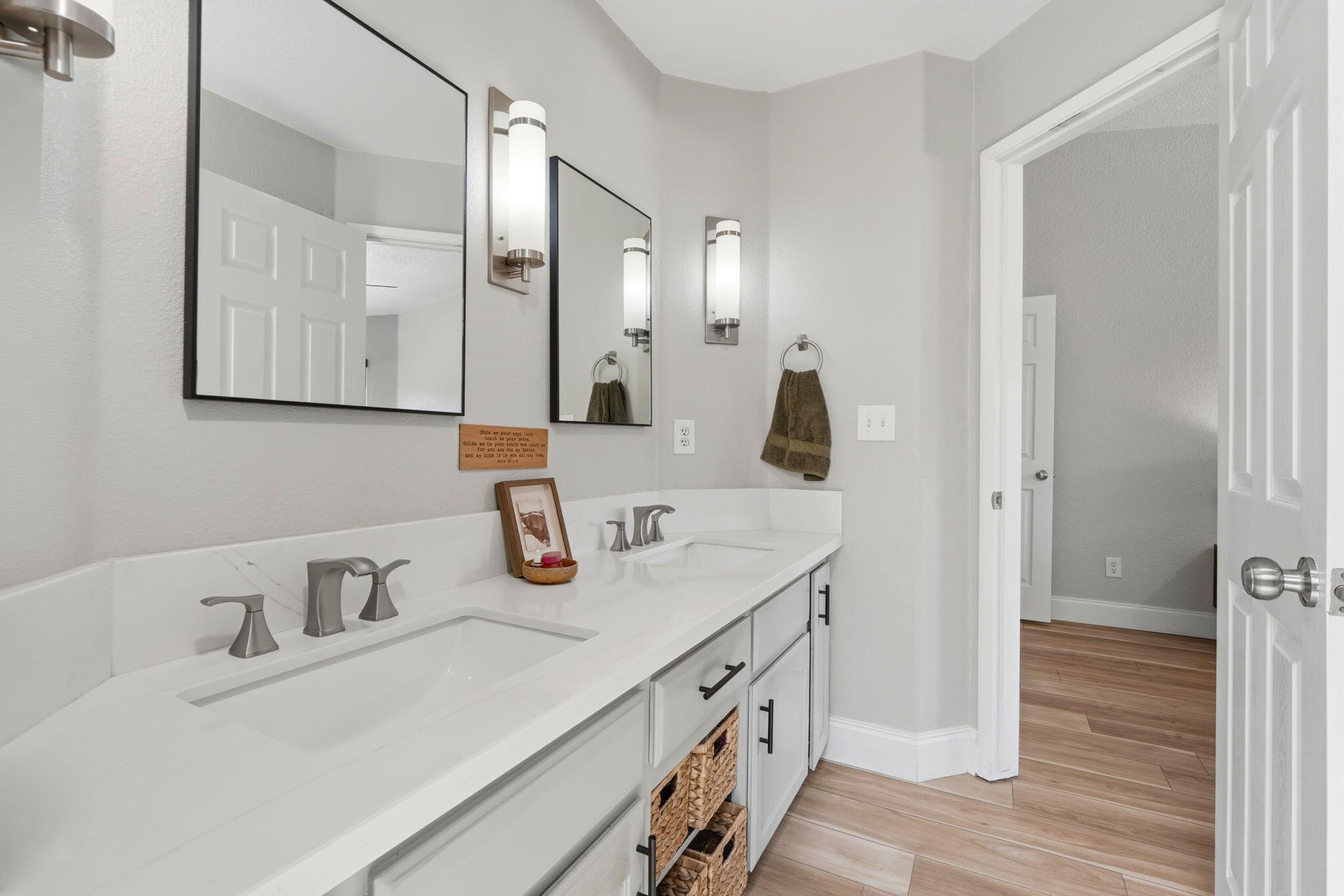 2336 S Cedar St, Visalia, CA 93292