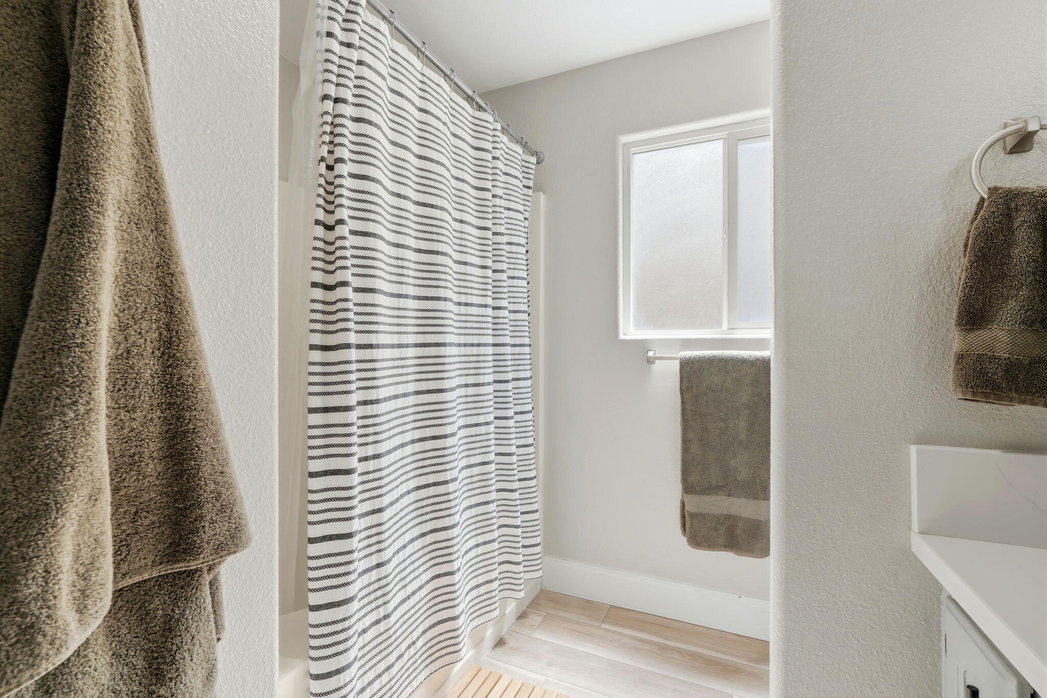 2336 S Cedar St, Visalia, CA 93292