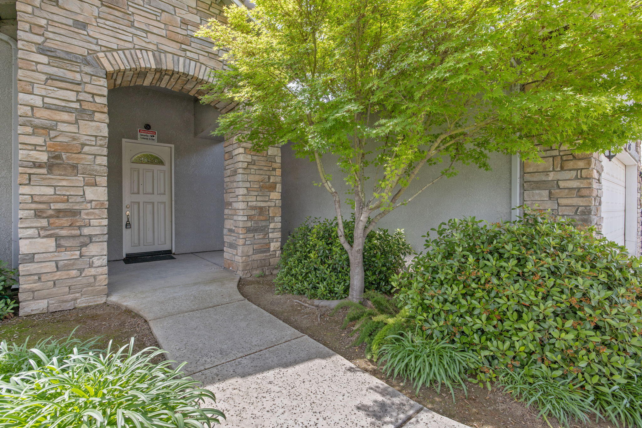 643 W Bel Aire Ave, Porterville, CA 93257