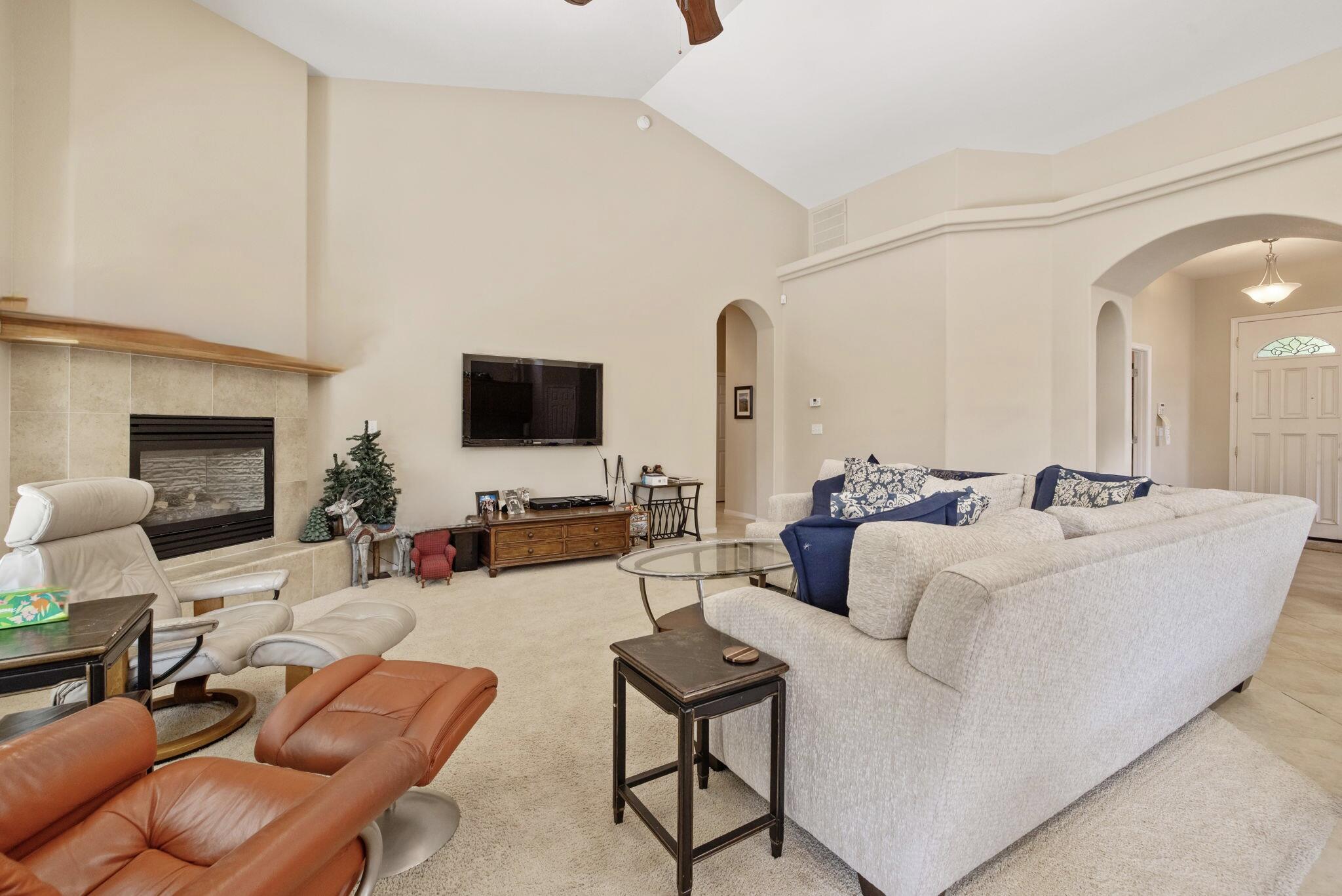 643 W Bel Aire Ave, Porterville, CA 93257