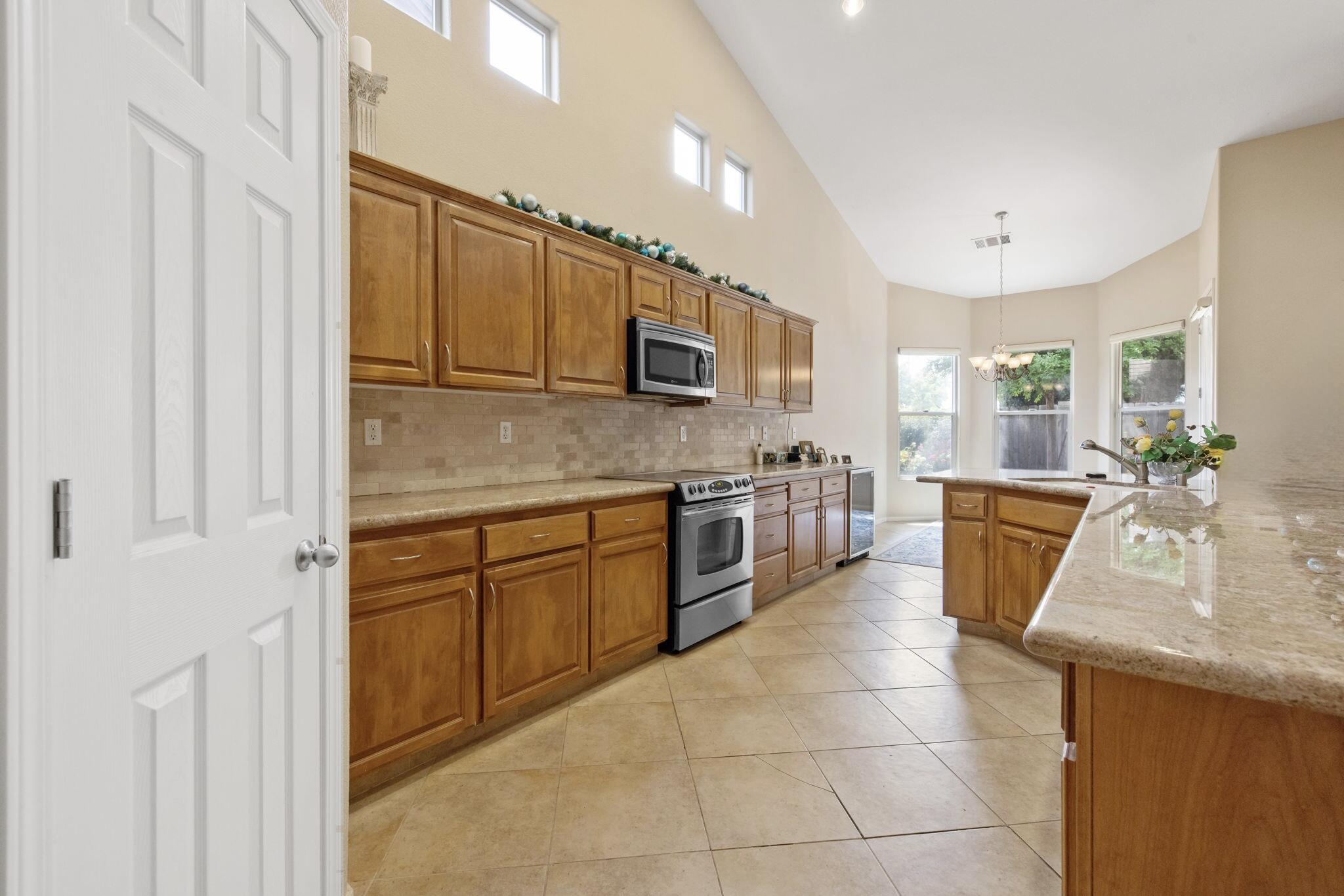 643 W Bel Aire Ave, Porterville, CA 93257