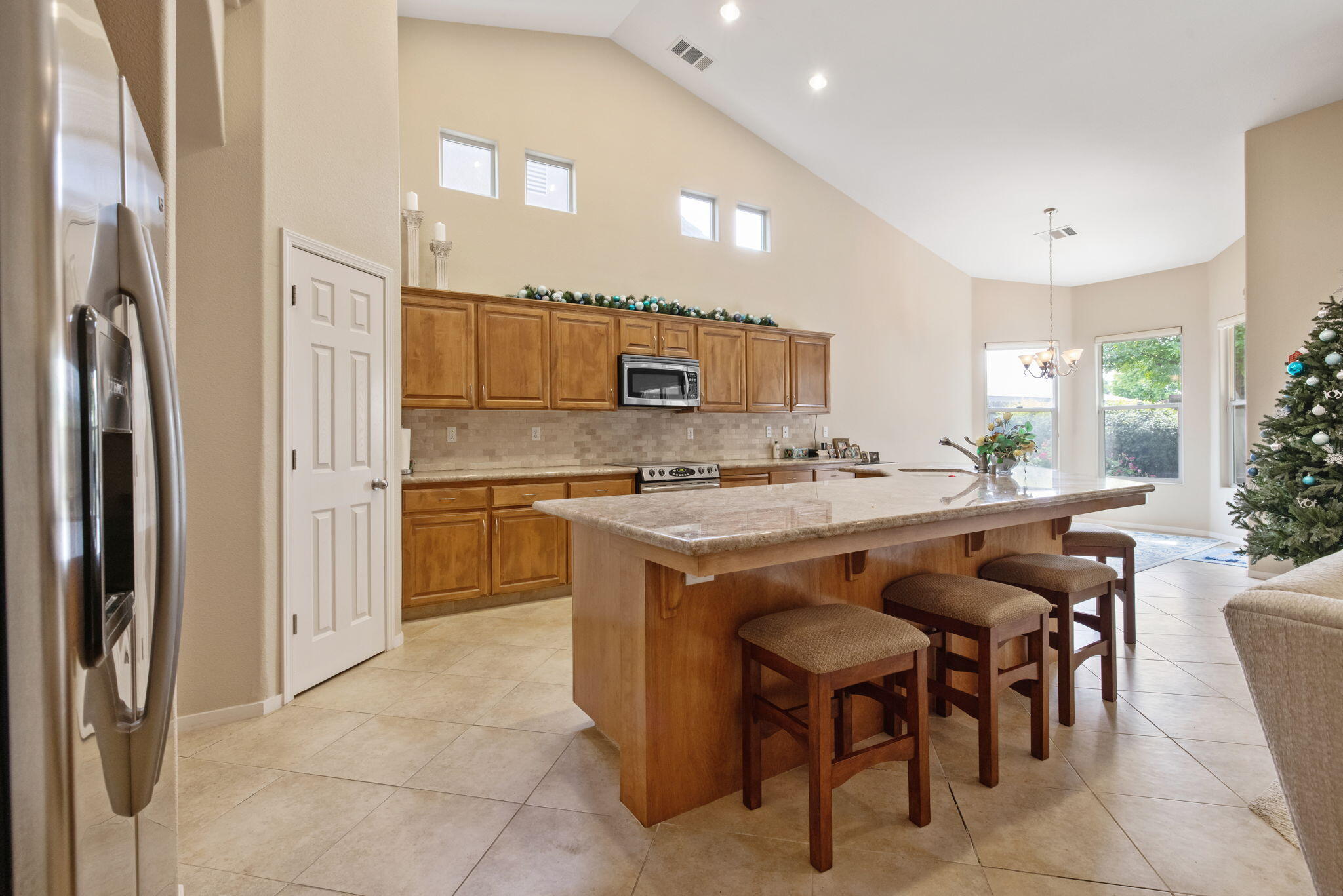 643 W Bel Aire Ave, Porterville, CA 93257