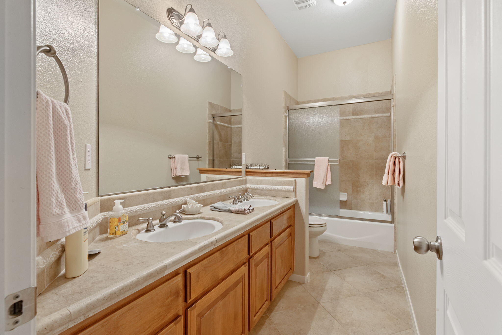 643 W Bel Aire Ave, Porterville, CA 93257