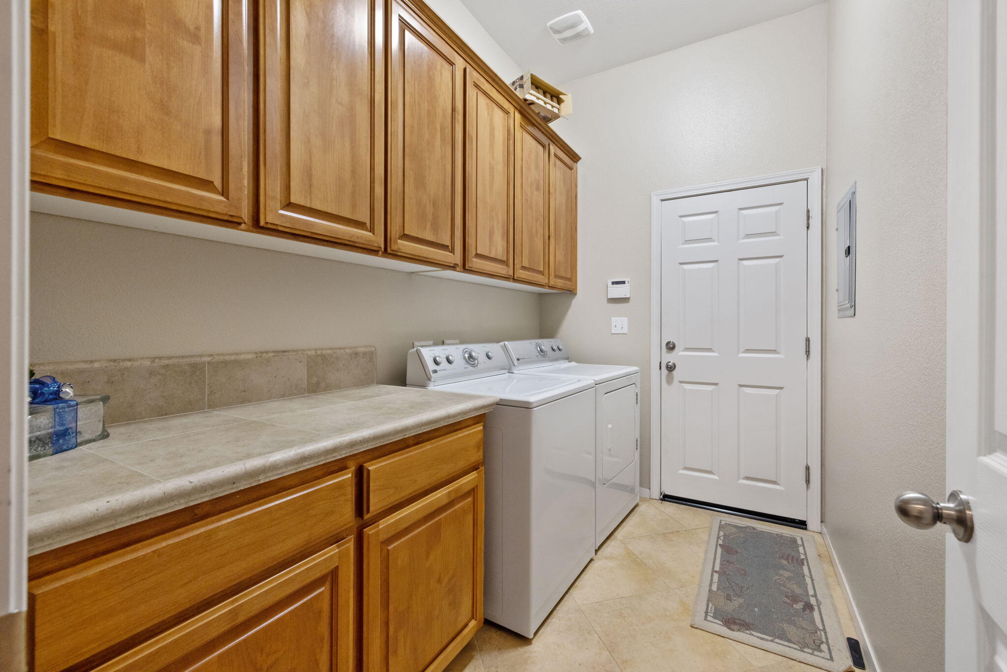 643 W Bel Aire Ave, Porterville, CA 93257