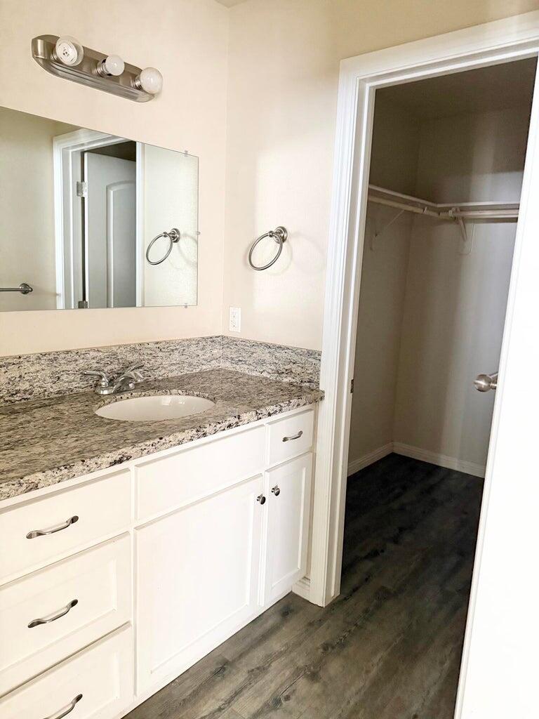 1310 N Belmont Rd, Exeter, CA 93221