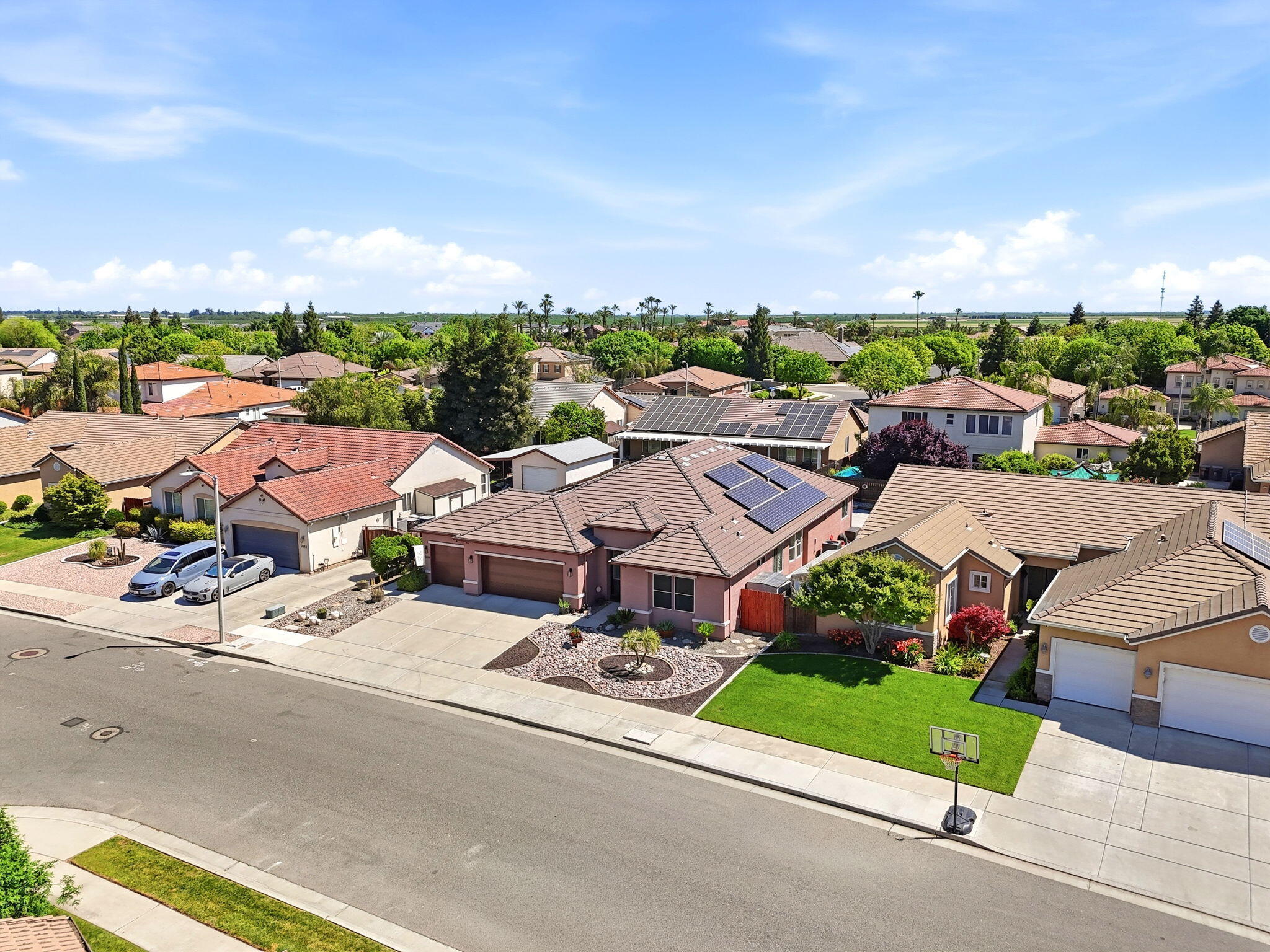 1998 Albarino St, Tulare, CA 93274