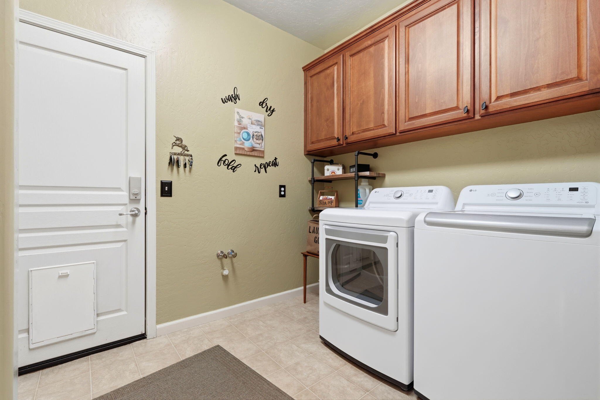 1998 Albarino St, Tulare, CA 93274