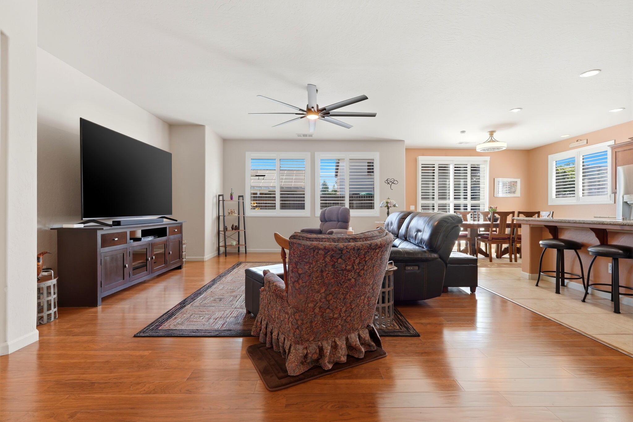 1998 Albarino St, Tulare, CA 93274