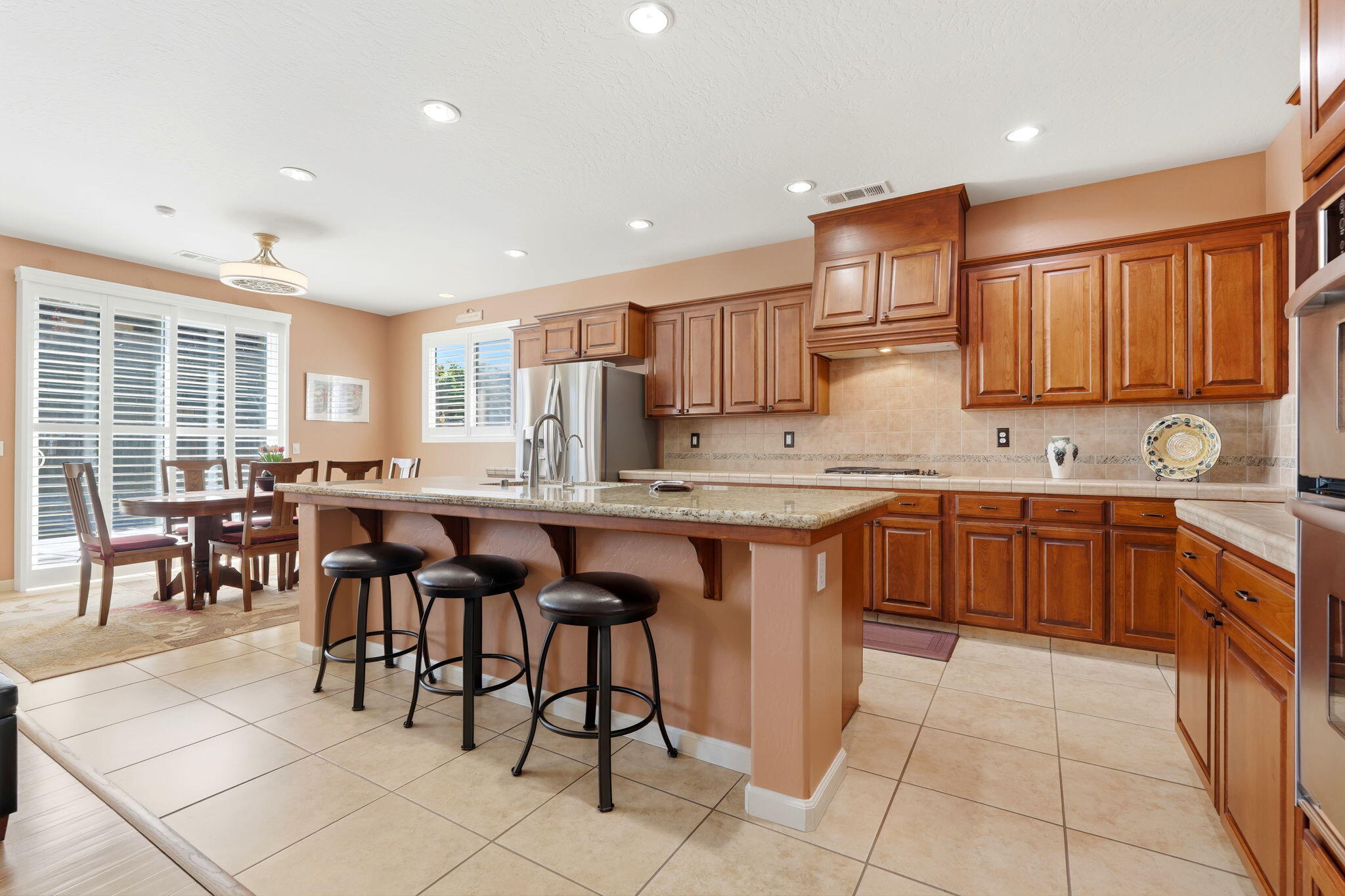 1998 Albarino St, Tulare, CA 93274